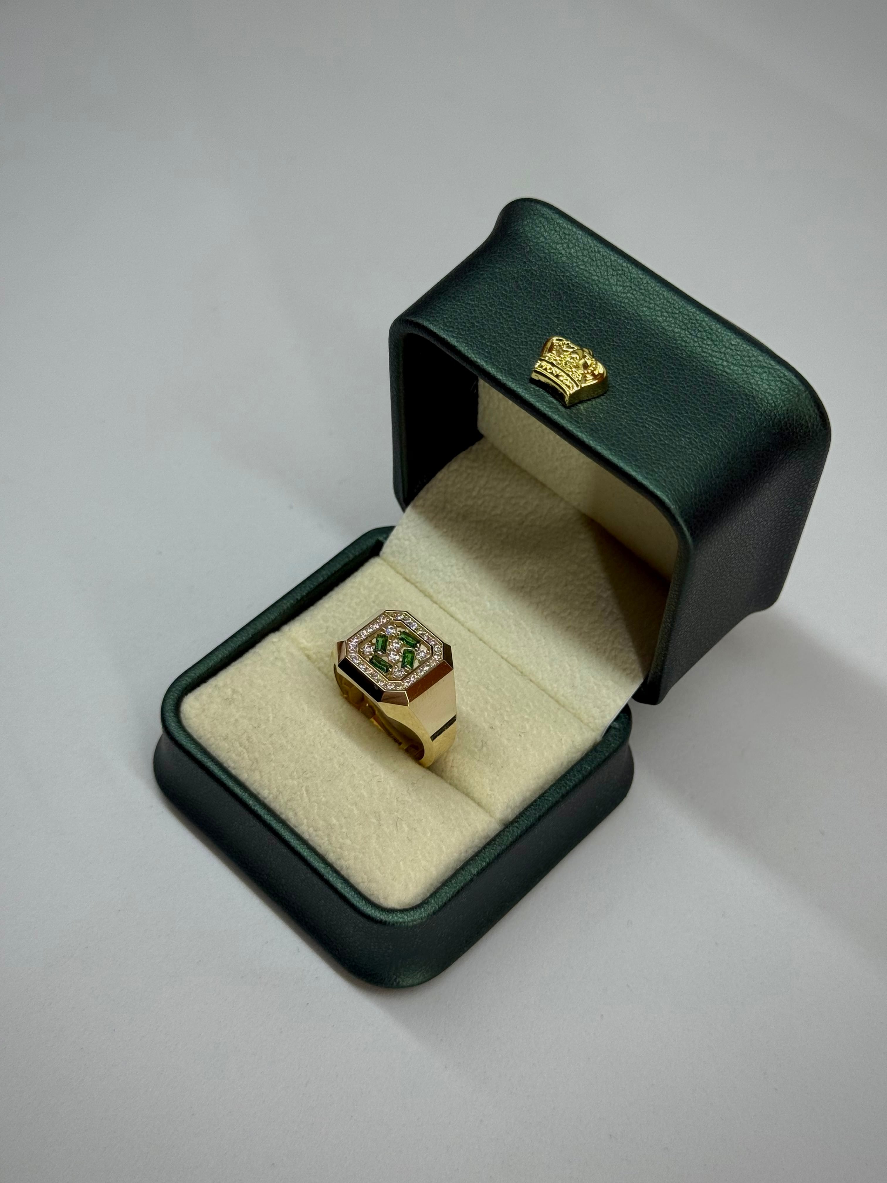 14 K Taşlı Kare Altın Yüzük