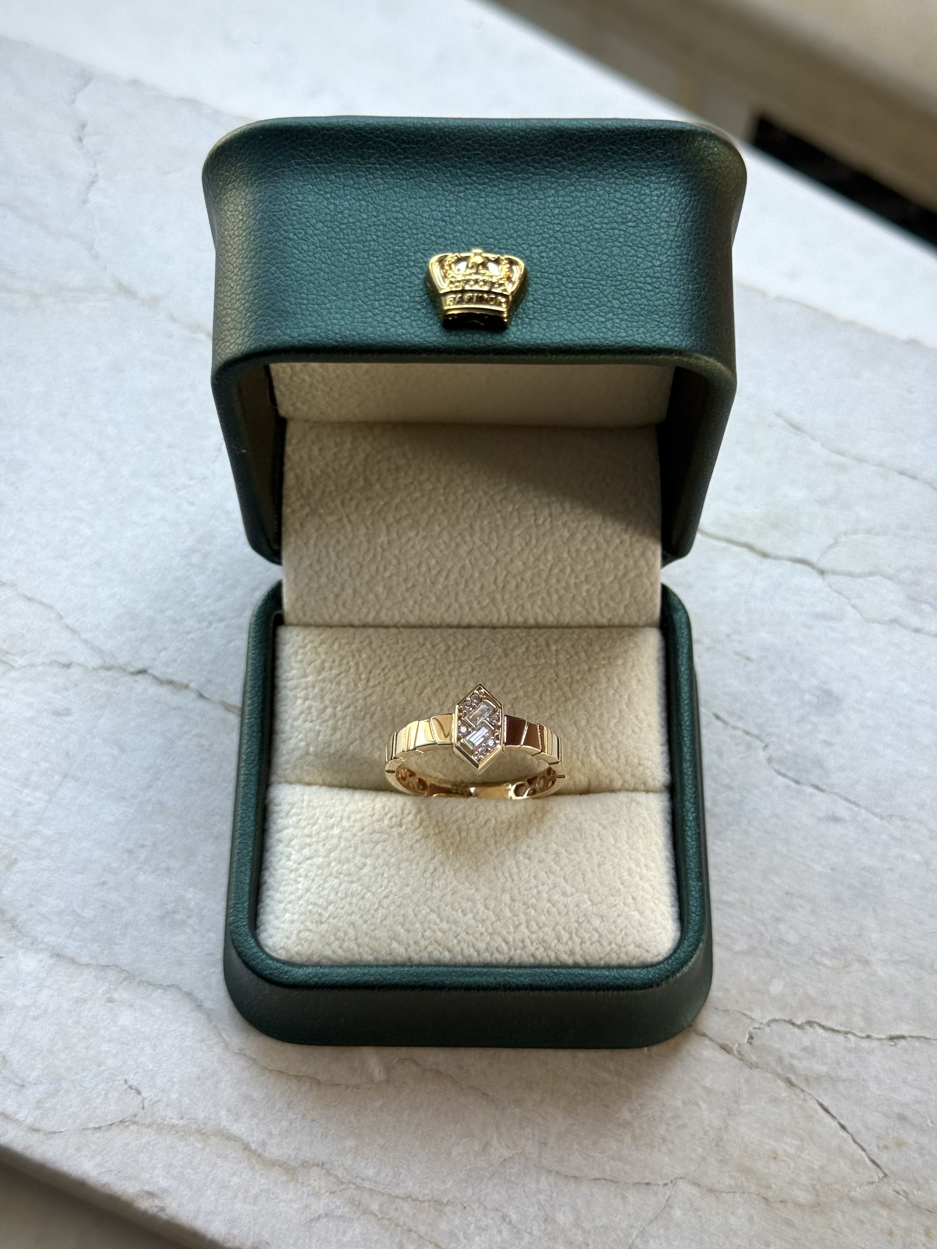 14 K Baget Taşlı Hexagon Altın Yüzük