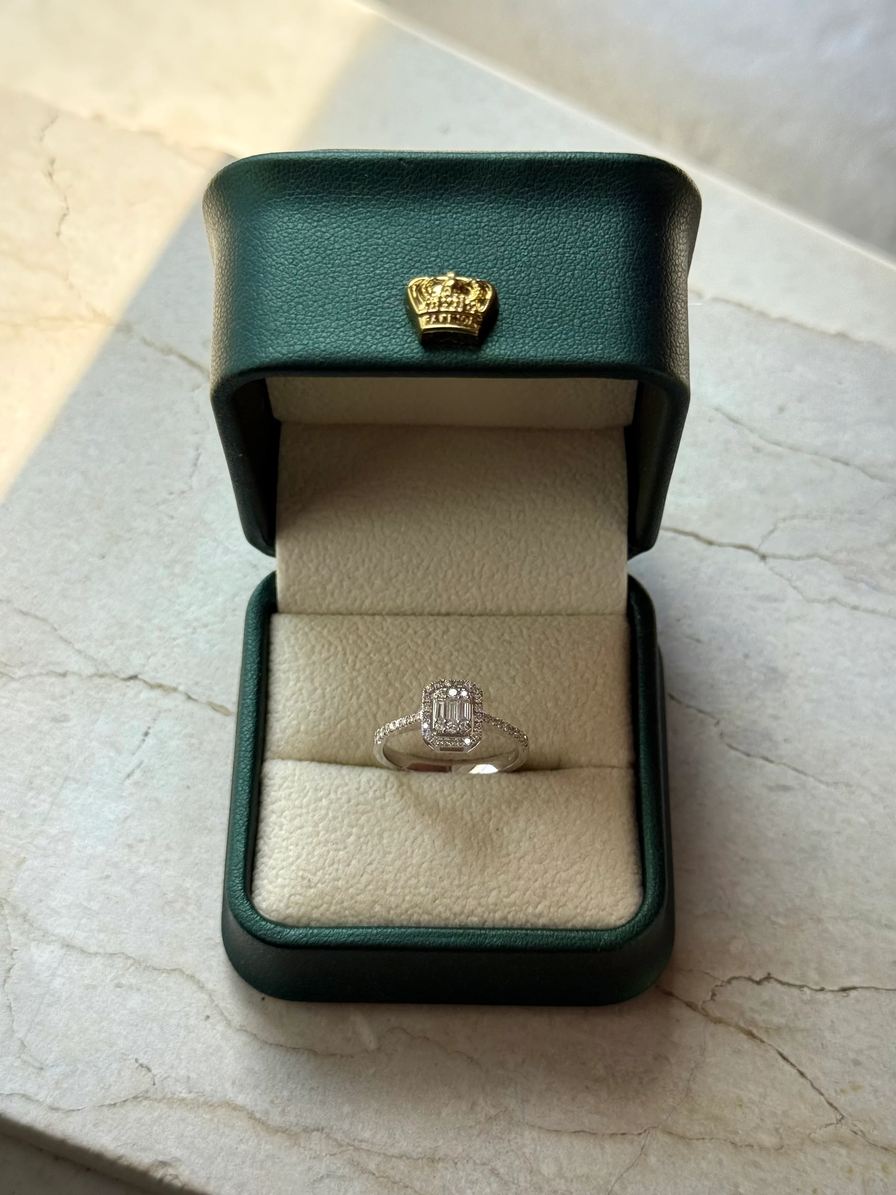 0.33 Karat Baget Pırlanta Yüzük