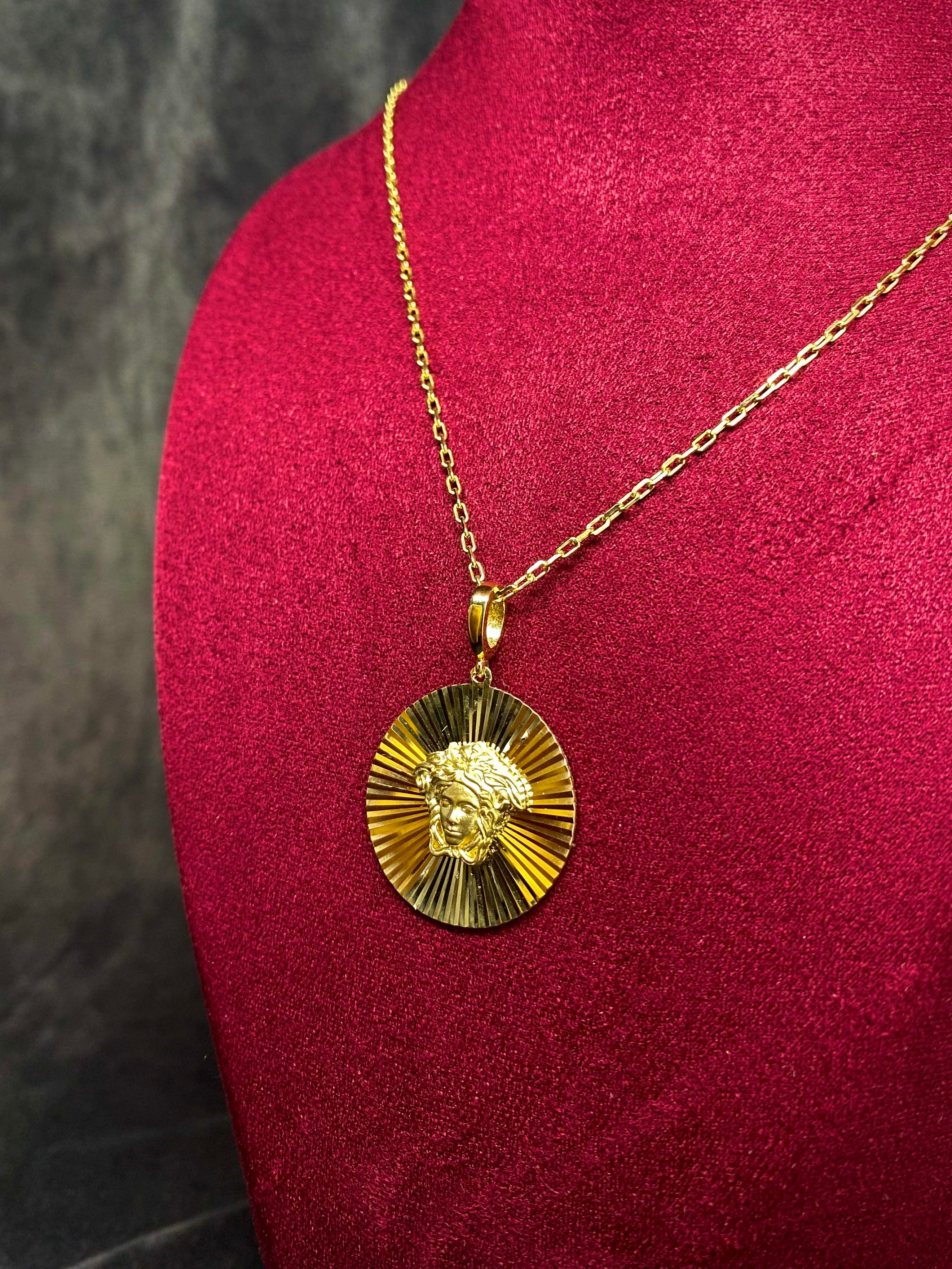 14 K Kalemli Medusa Altın Kolye