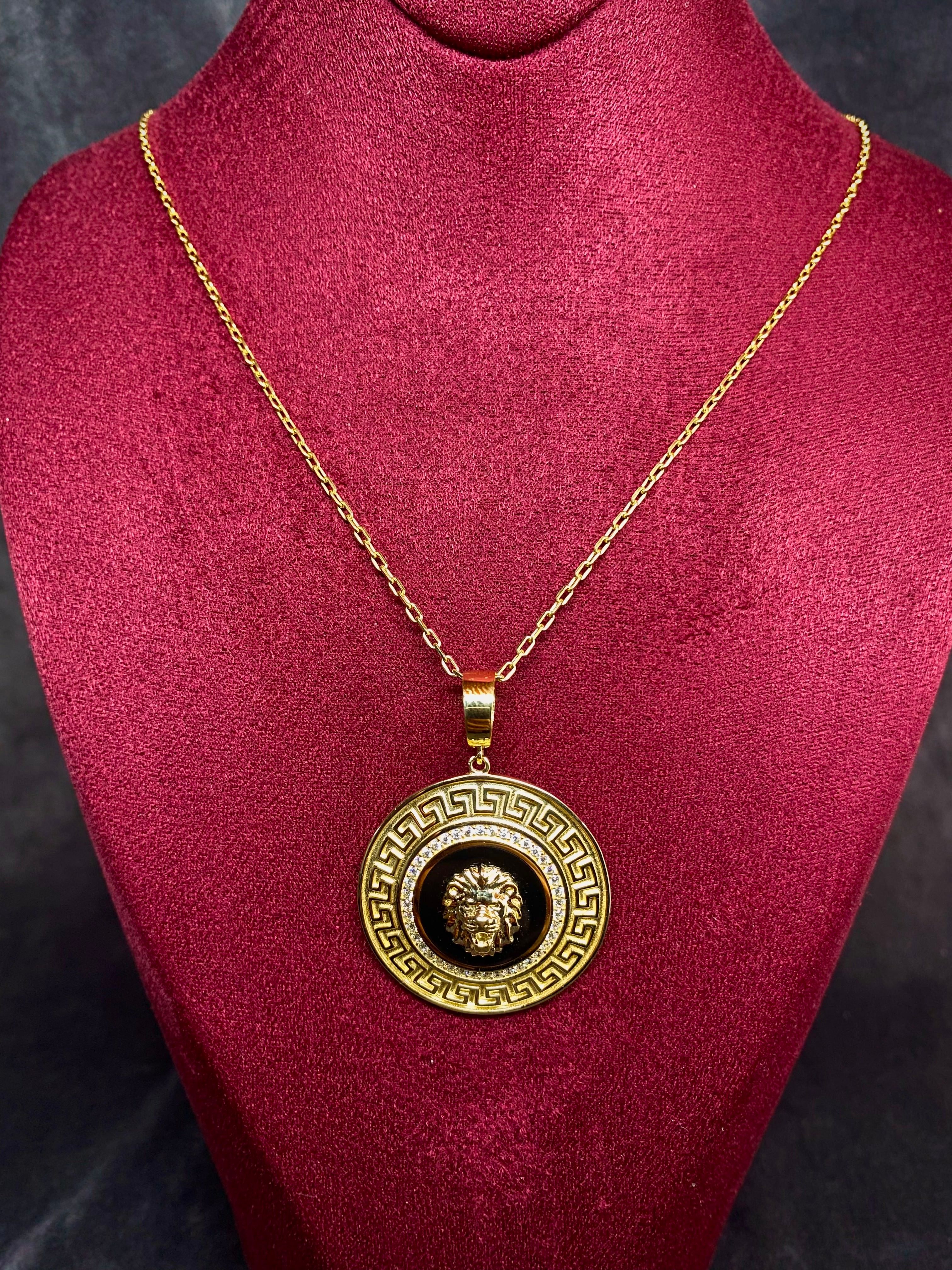 14 K Greek Desenli Taşlı Aslan Başı Altın Kolye