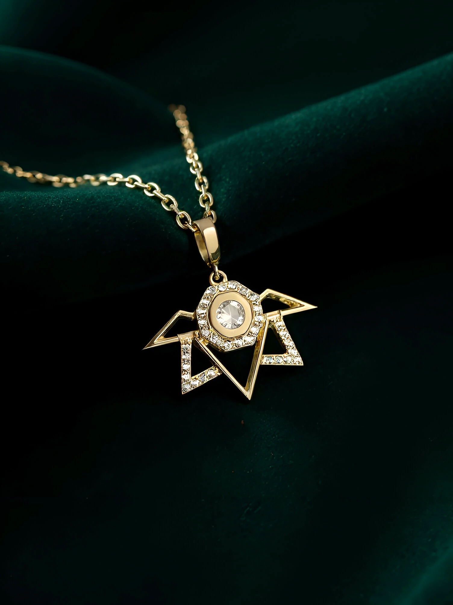 14 K Taşlı Origamik Altın Kolye