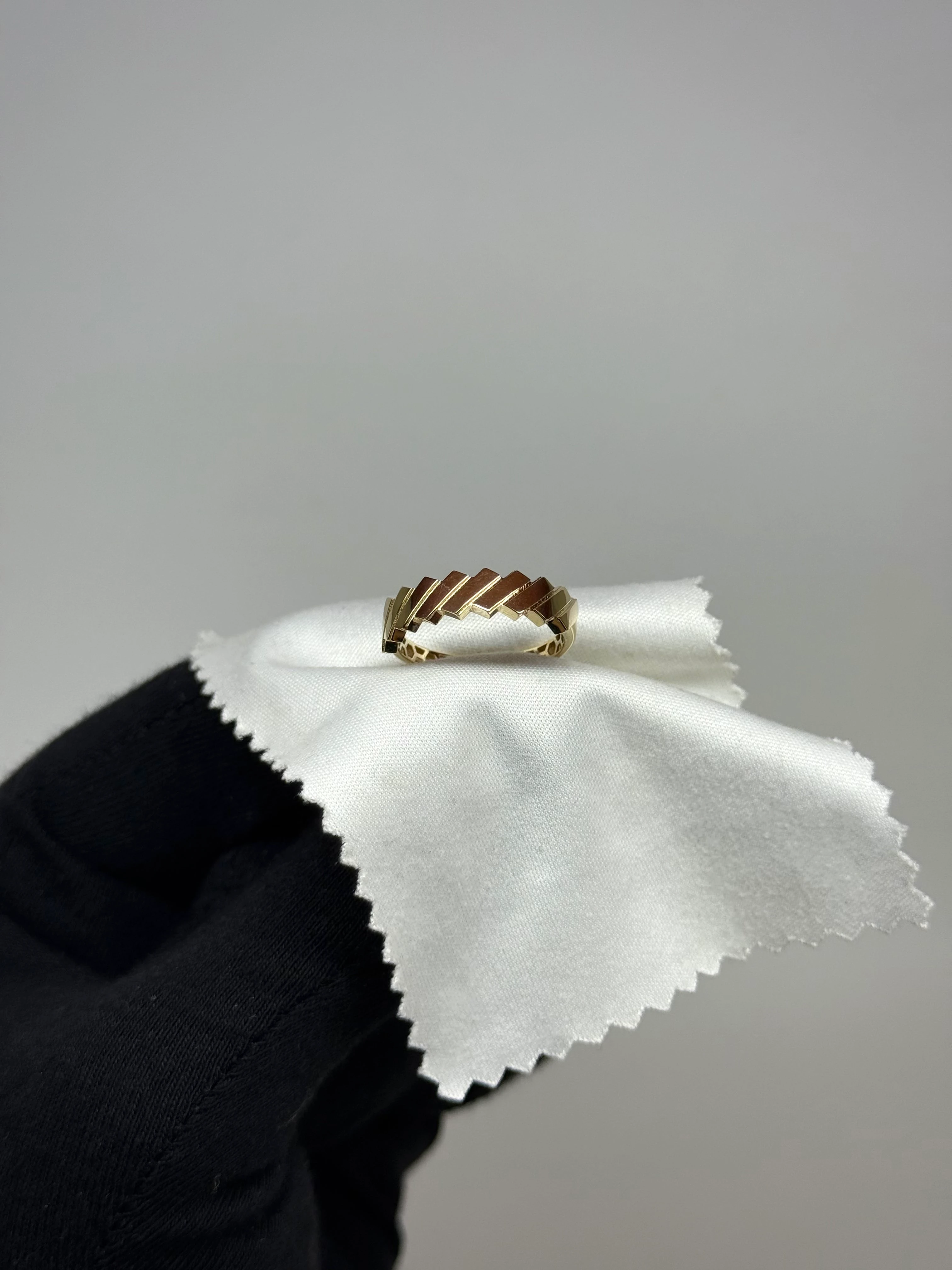 14 K Dikdörtgen Sıralı Altın Yüzük