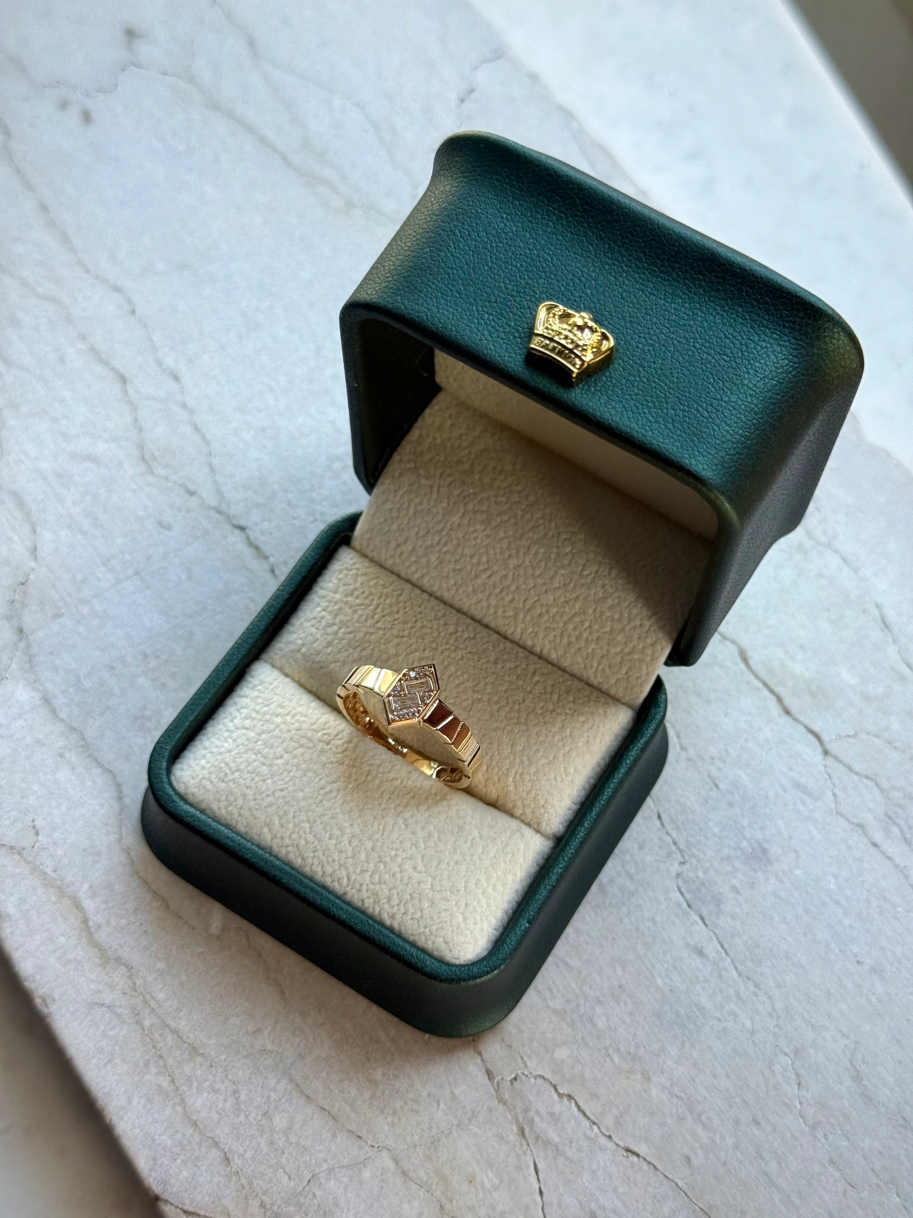 14 K Baget Taşlı Hexagon Altın Yüzük