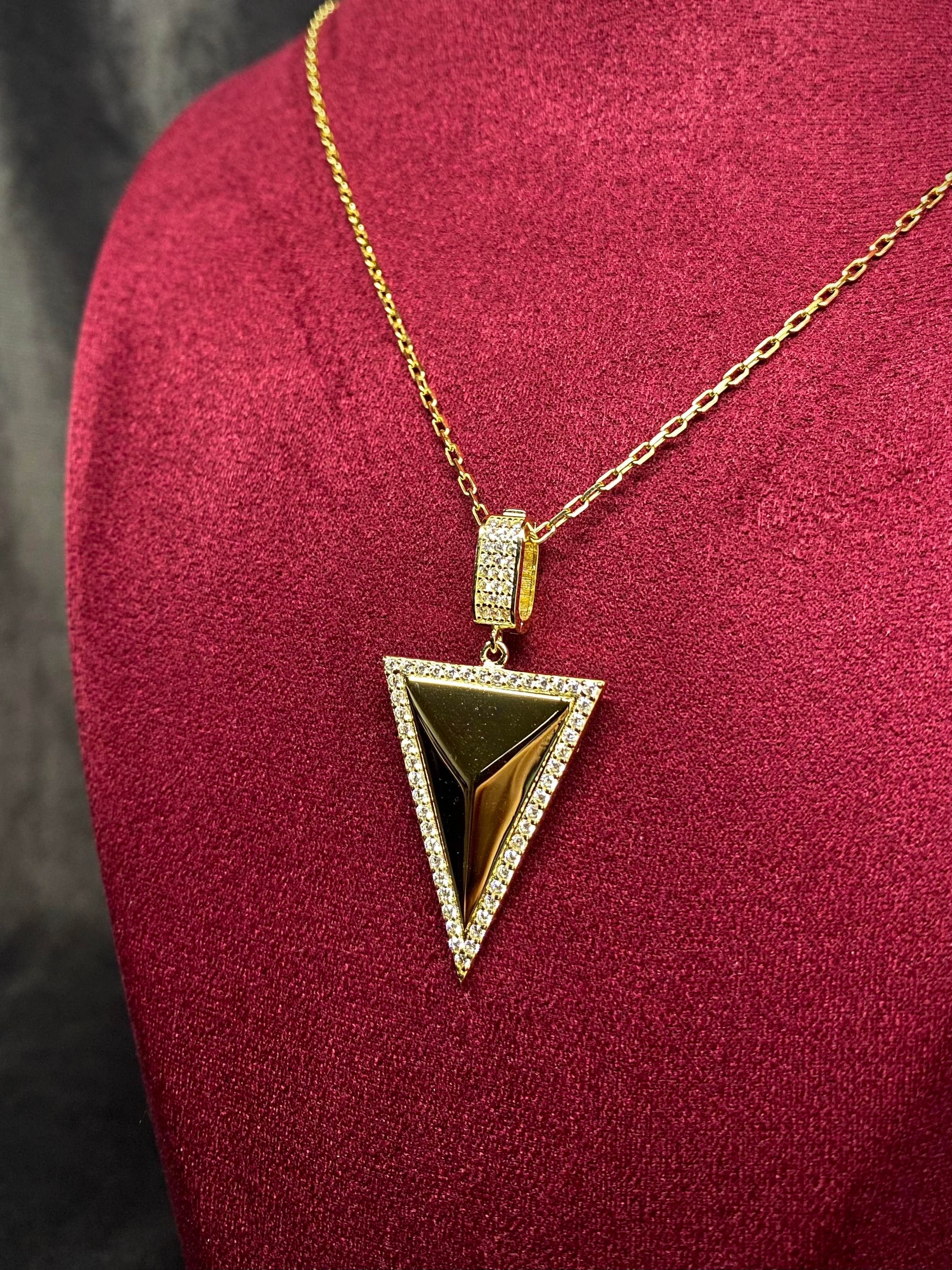 14 K Taşlı Piramit Altın Kolye