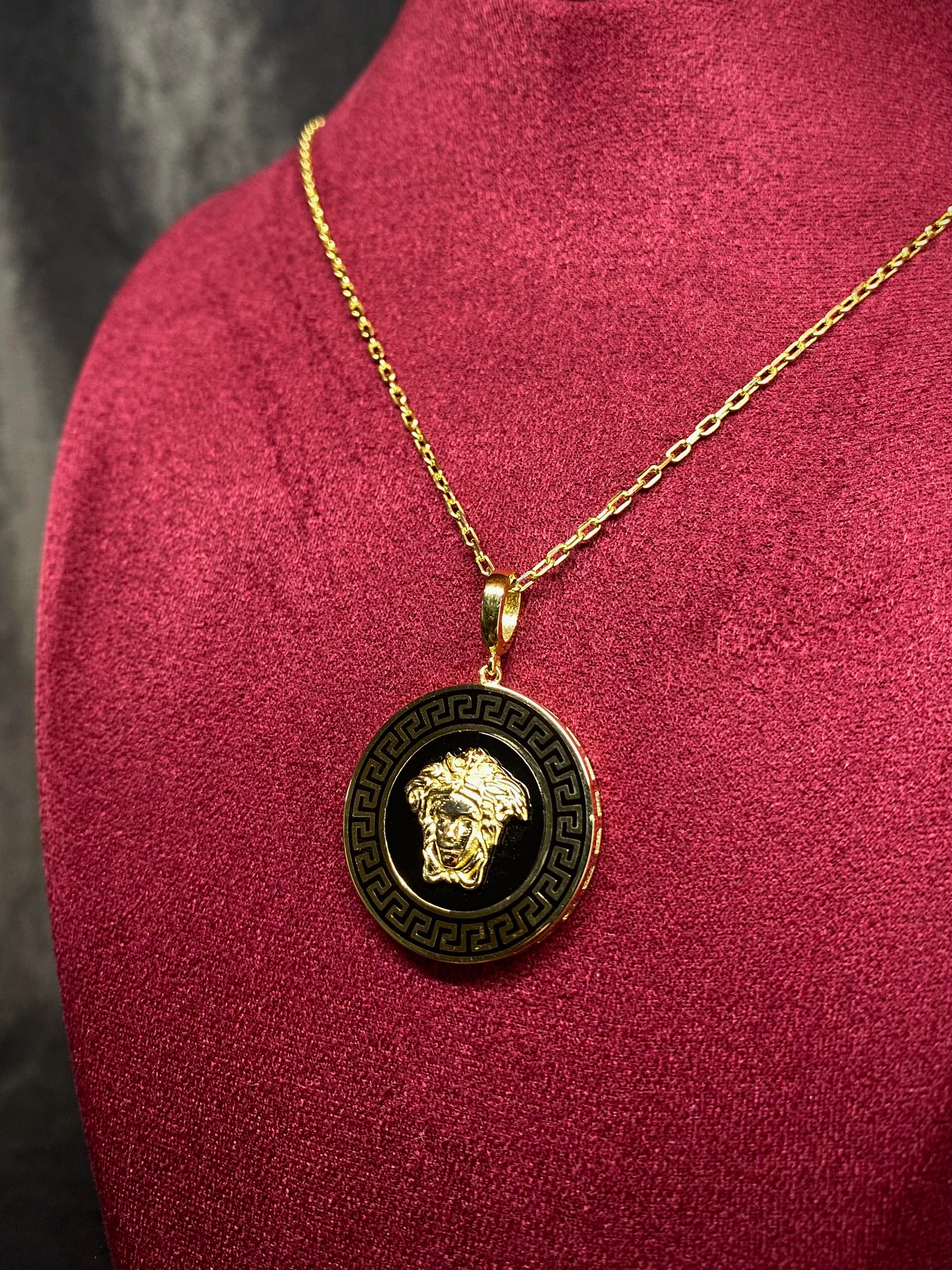 14 K Greek Desenli Medusa Altın Kolye