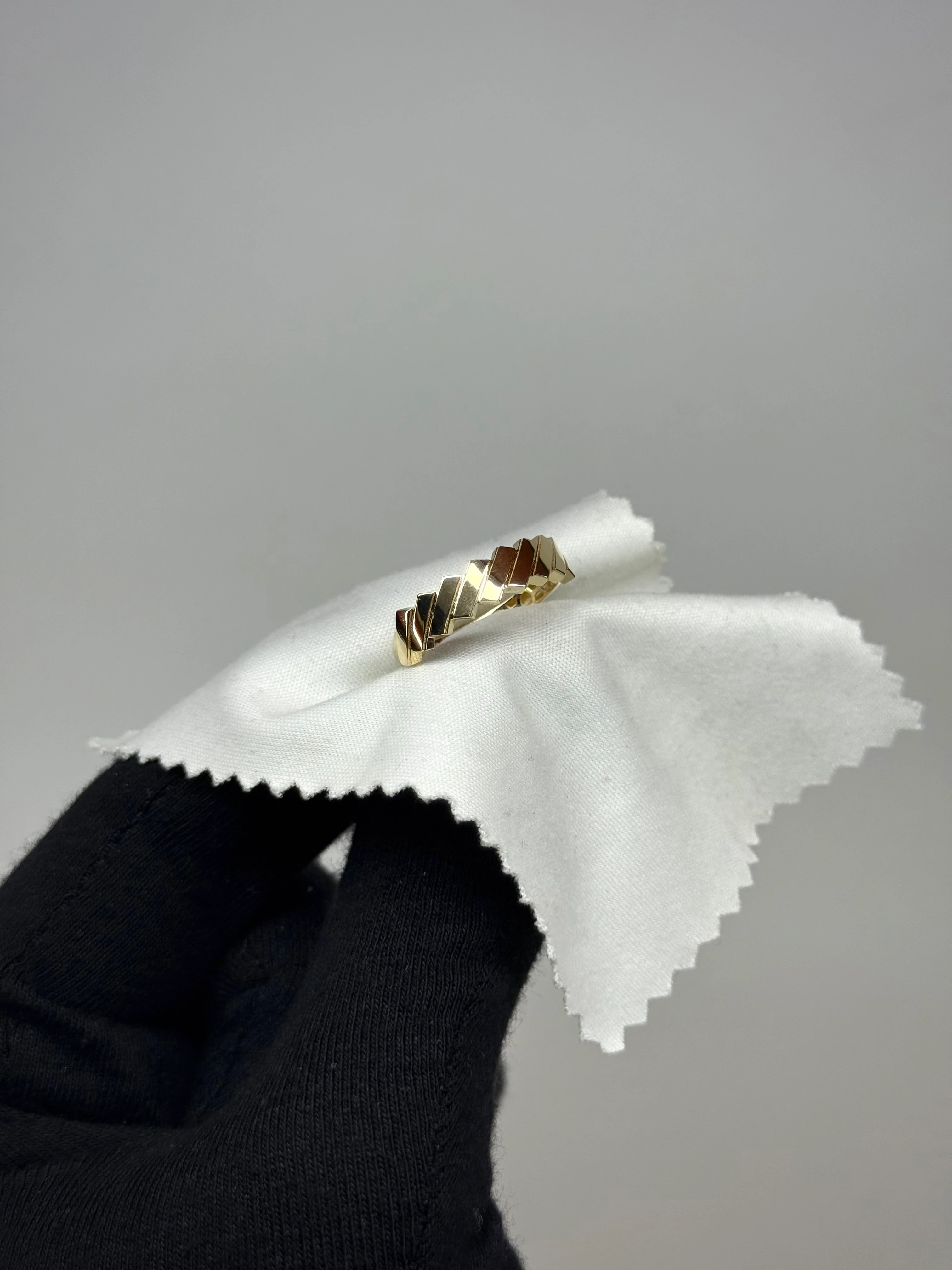 14 K Dikdörtgen Sıralı Altın Yüzük