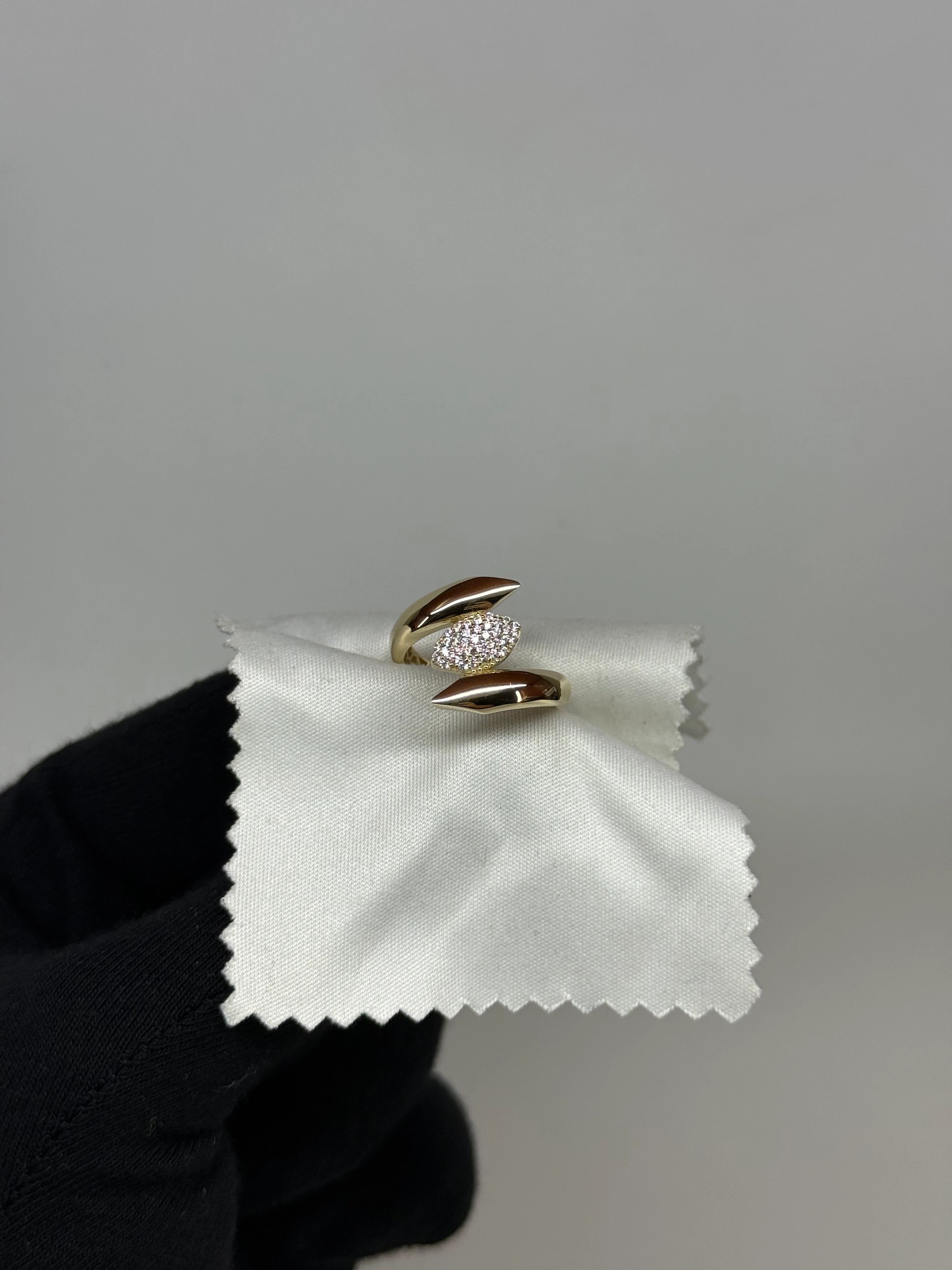 14K Taşlı Bombeli Sarmal Altın Yüzük