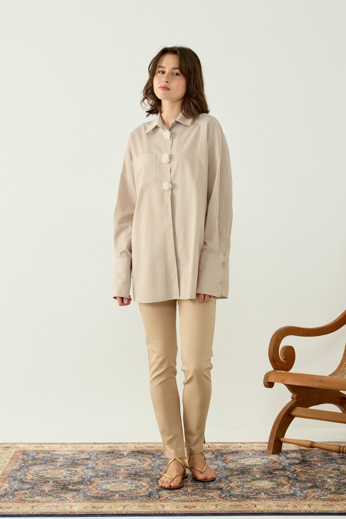 ÇİZGİLİ DÜĞME DETAYLI OVERSIZE POPLİN GÖMLEK - BEJ