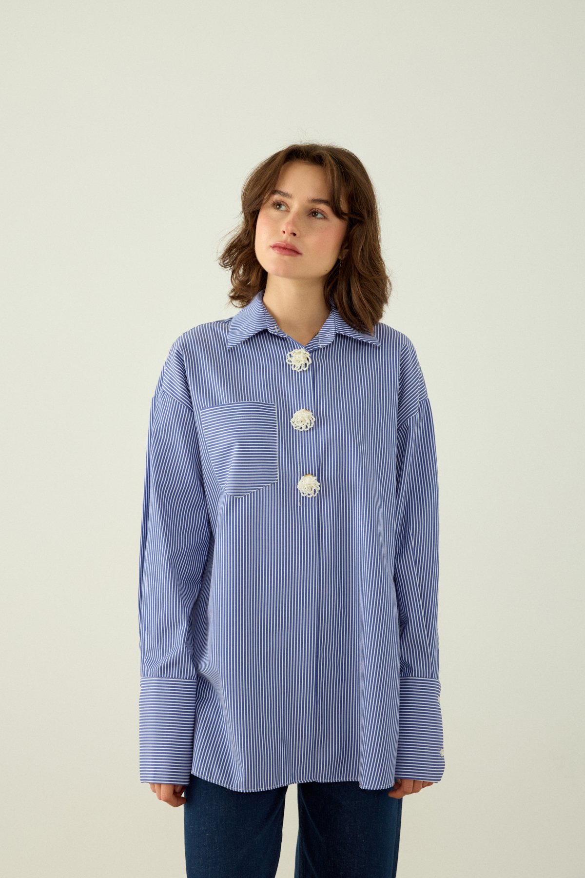 ÇİZGİLİ DÜĞME DETAYLI OVERSIZE POPLİN GÖMLEK - İNDİGO