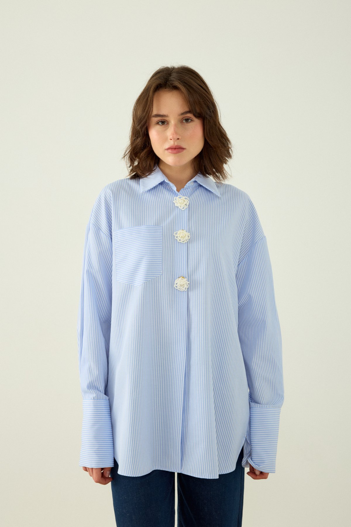 ÇİZGİLİ DÜĞME DETAYLI OVERSIZE POPLİN GÖMLEK - AÇIK MAVİ
