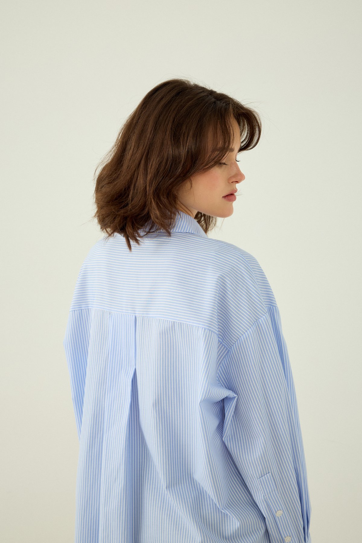 ÇİZGİLİ DÜĞME DETAYLI OVERSIZE POPLİN GÖMLEK - AÇIK MAVİ