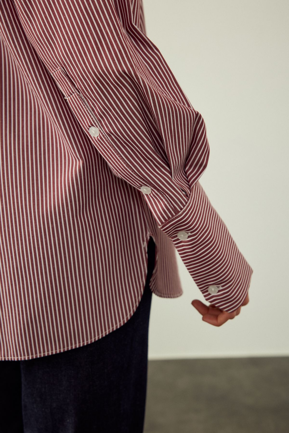 ÇİZGİLİ DÜĞME DETAYLI OVERSIZE POPLİN GÖMLEK - KAHVE
