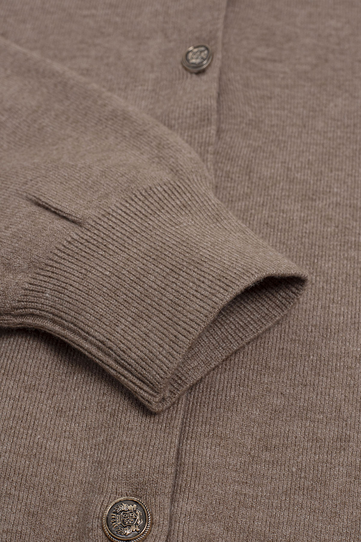 YUMUŞAK DOKULU TRİKO HIRKA