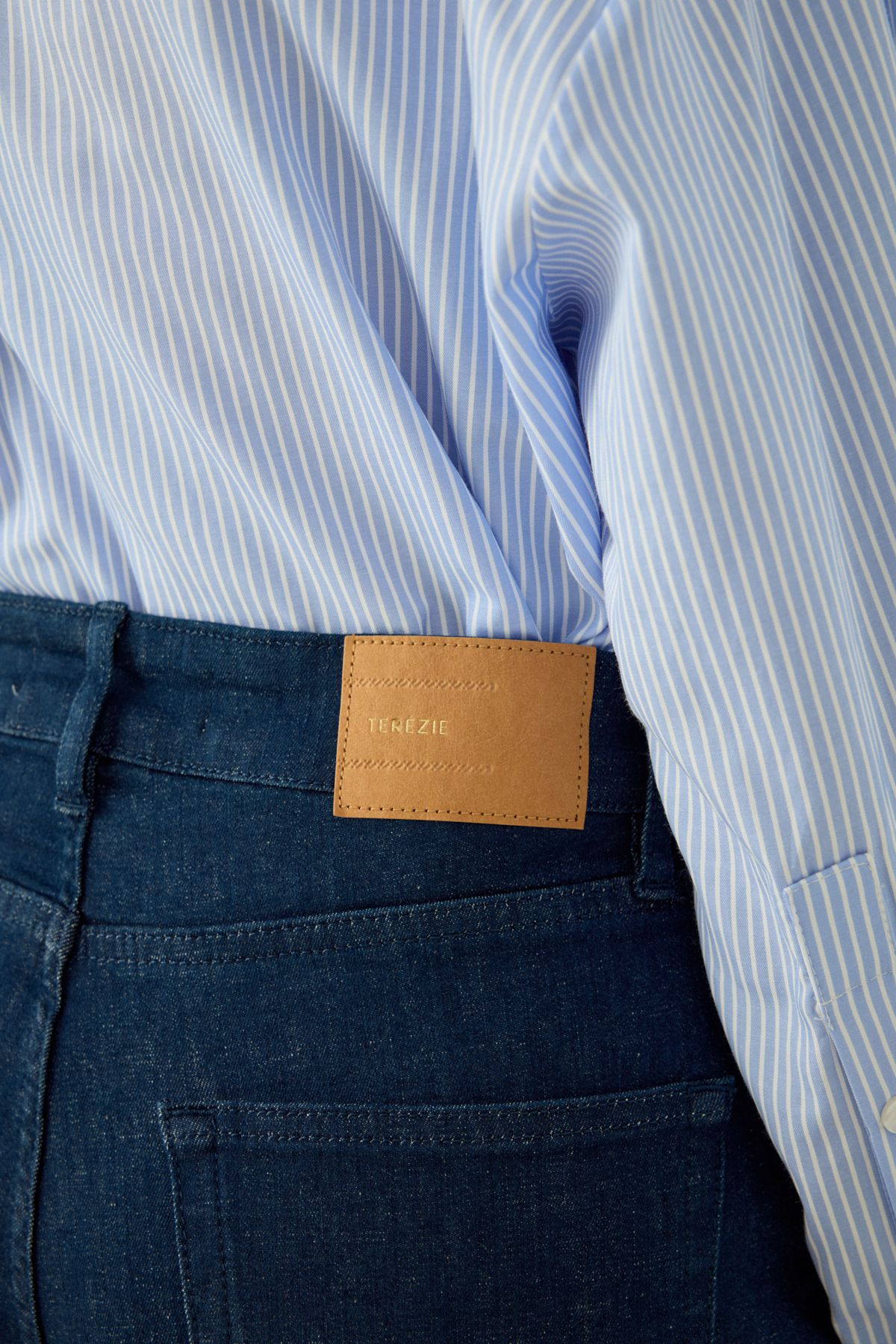 ÇİZGİLİ DÜĞME DETAYLI OVERSIZE POPLİN GÖMLEK - AÇIK MAVİ