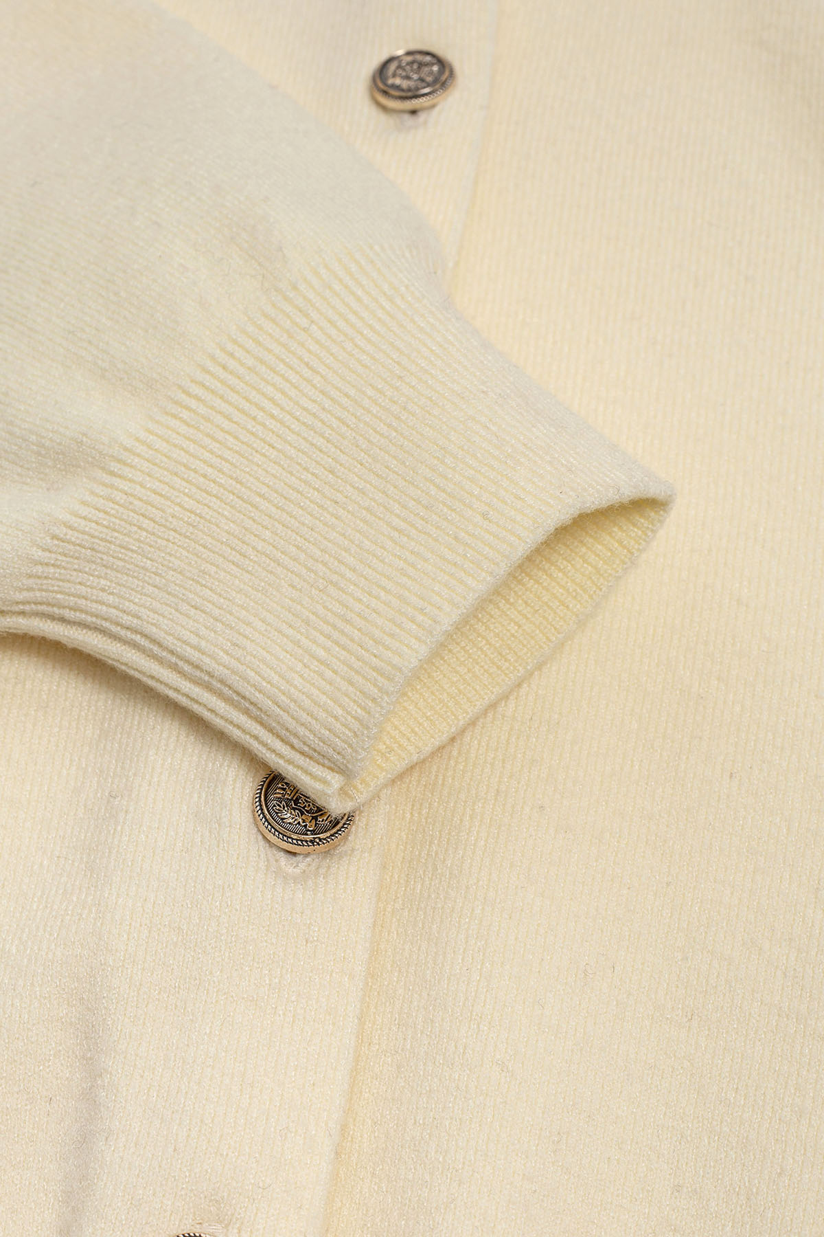 YUMUŞAK DOKULU TRİKO HIRKA - EKRU