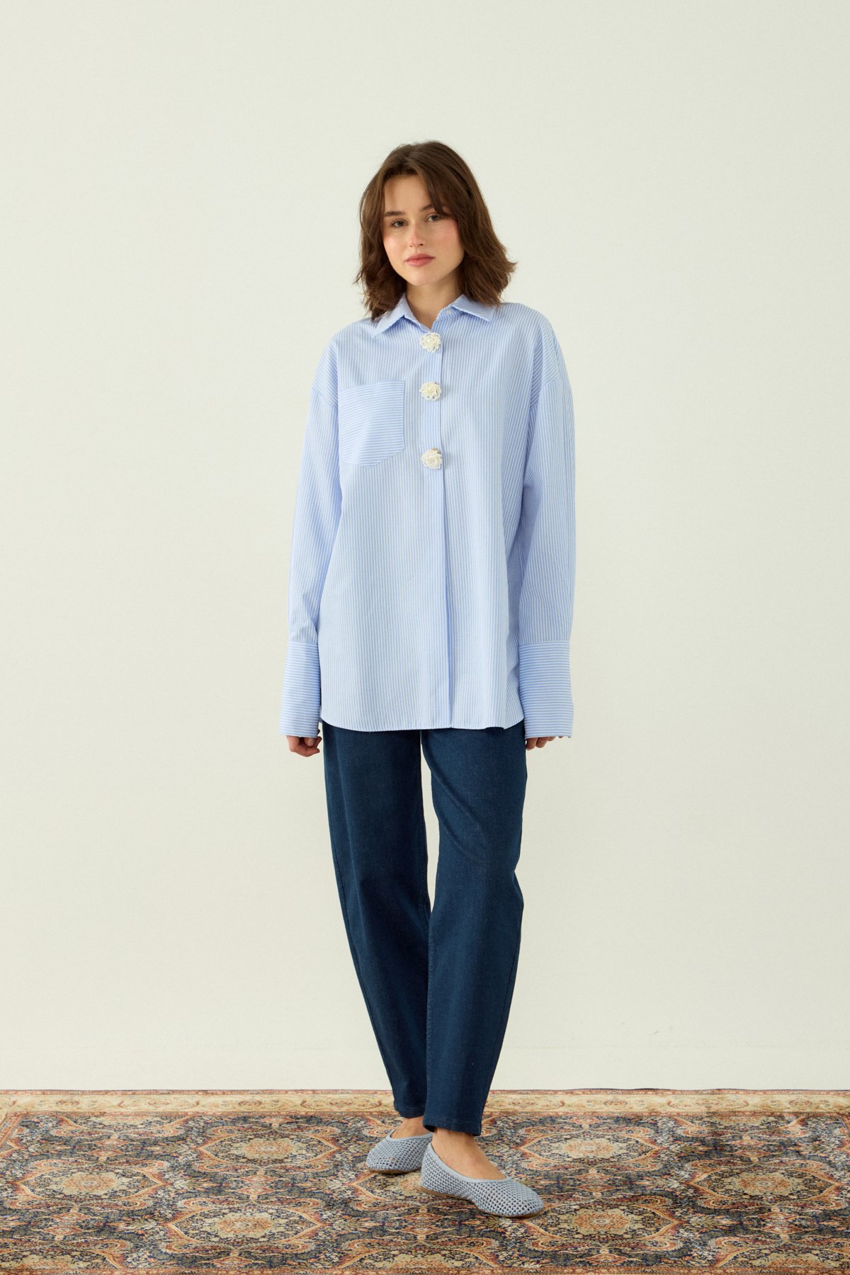 ÇİZGİLİ DÜĞME DETAYLI OVERSIZE POPLİN GÖMLEK - AÇIK MAVİ
