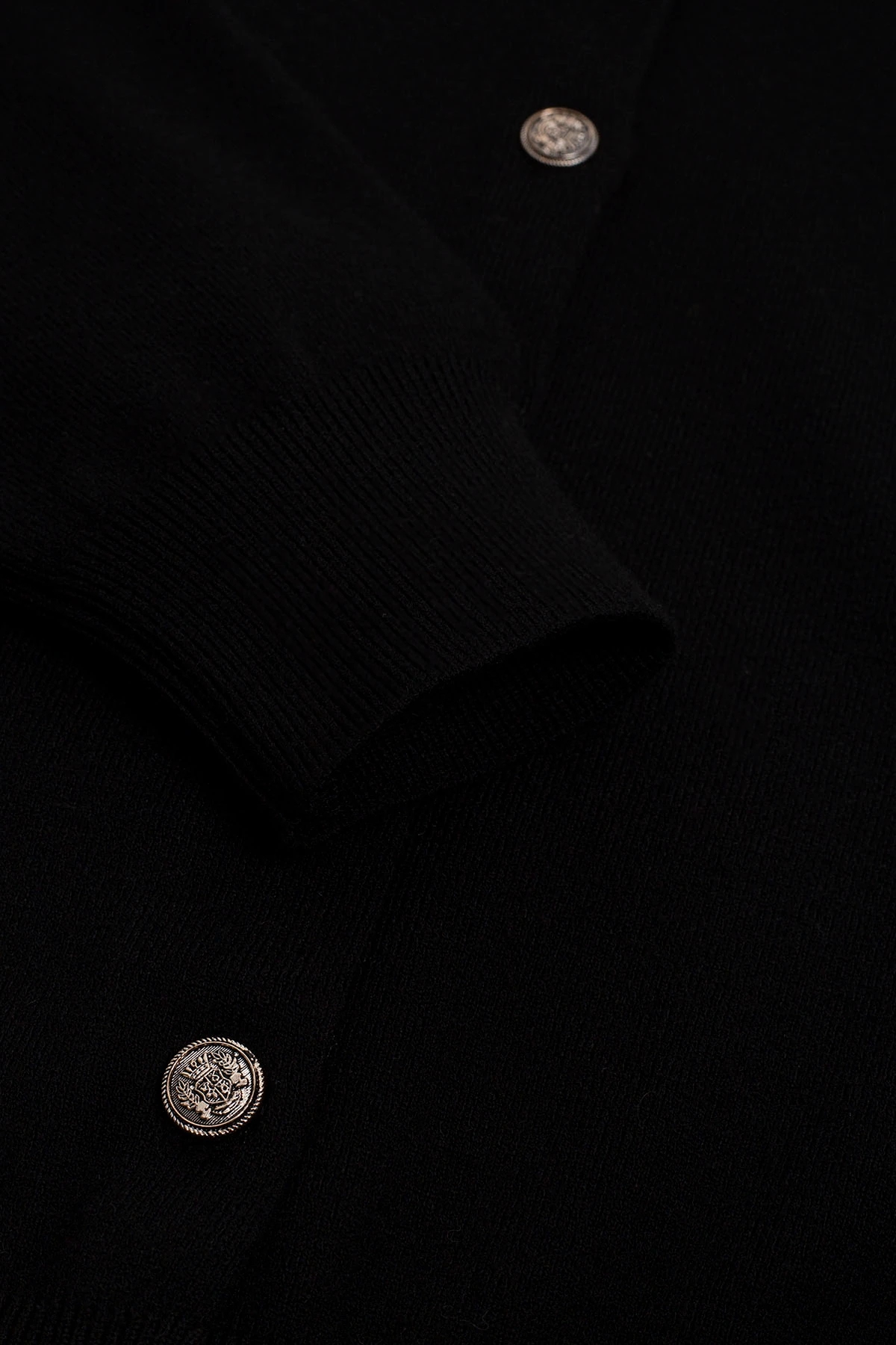 YUMUŞAK DOKULU TRİKO HIRKA - SİYAH