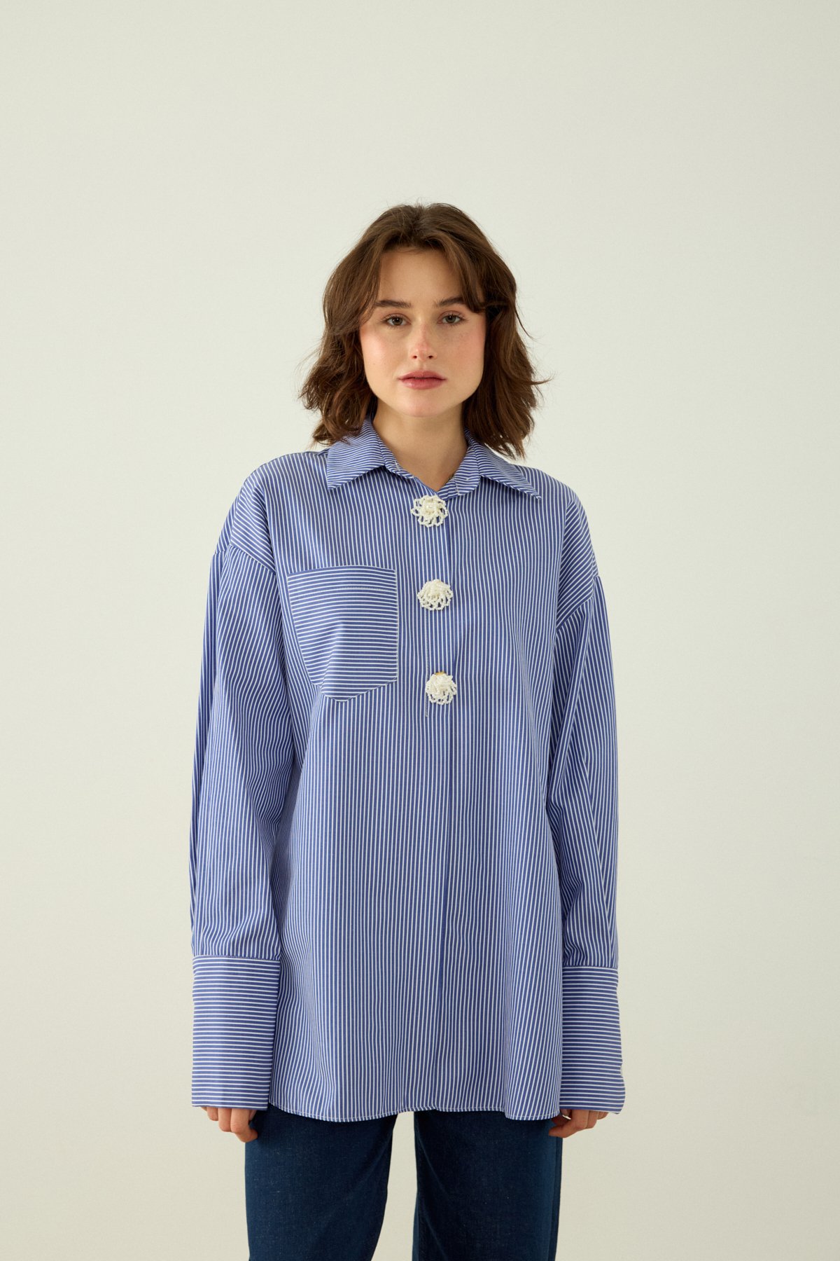 ÇİZGİLİ DÜĞME DETAYLI OVERSIZE POPLİN GÖMLEK - İNDİGO