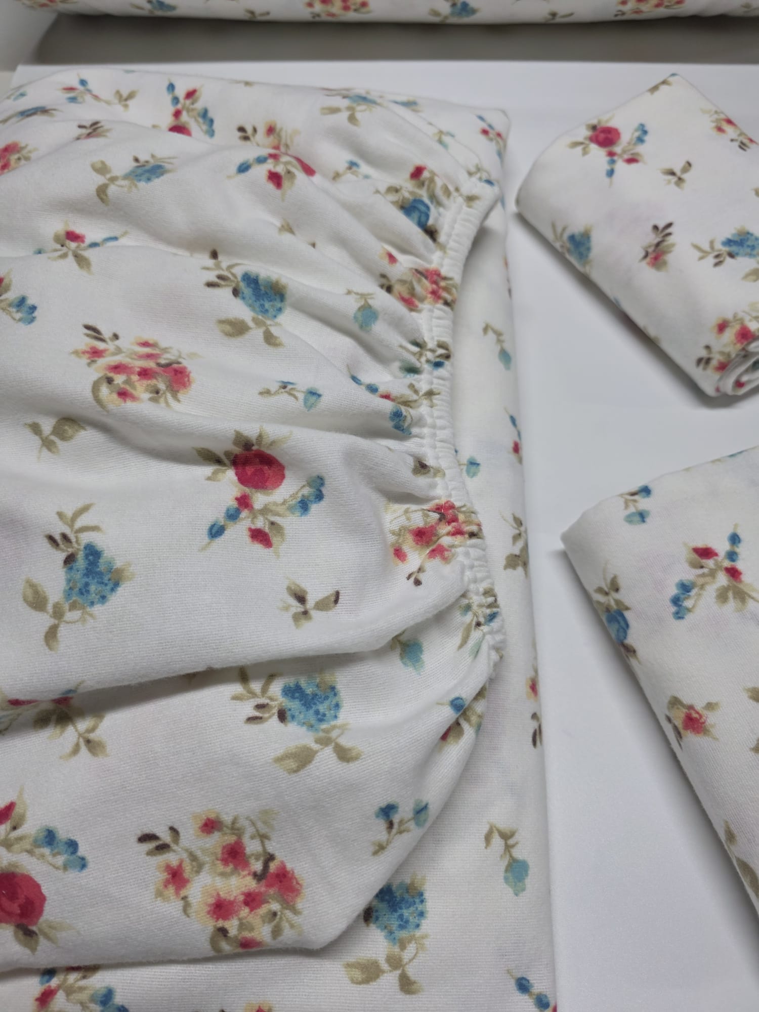 Nostaljik 90'lar Desenleri ile Yumuşak Dokunuş | Pınar Home Collection %100 Pamuk PAZEN Lastikli Çarşaf Seti | Çarşaf & Yastık Kılıfı