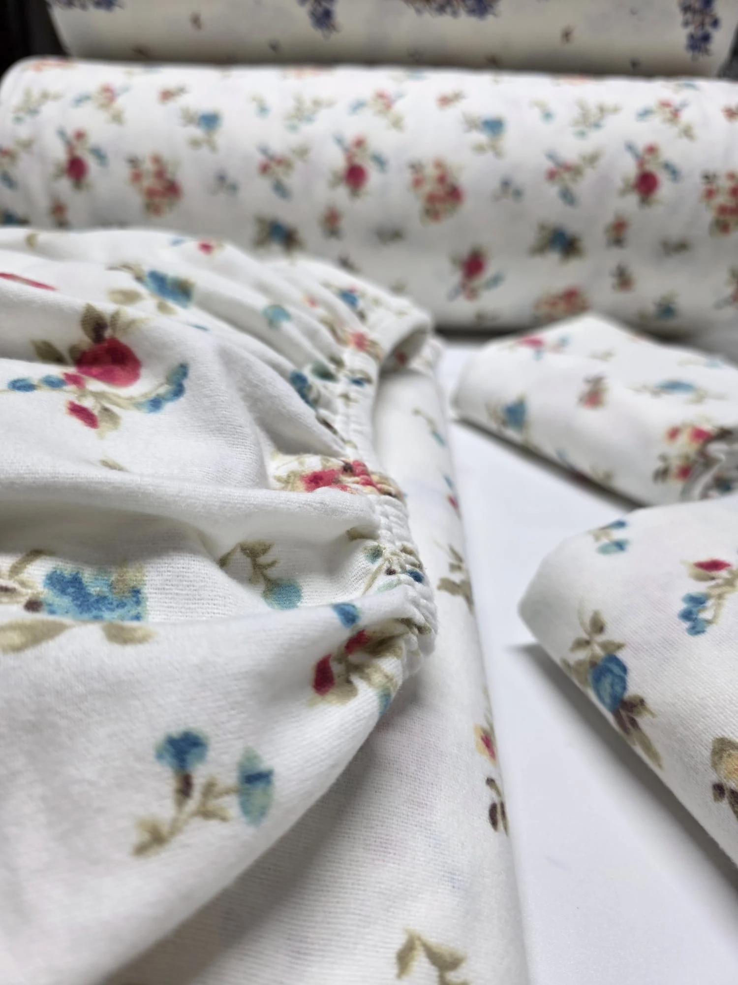 Nostaljik 90'lar Desenleri ile Yumuşak Dokunuş | Pınar Home Collection %100 Pamuk PAZEN Lastikli Çarşaf Seti | Çarşaf & Yastık Kılıfı