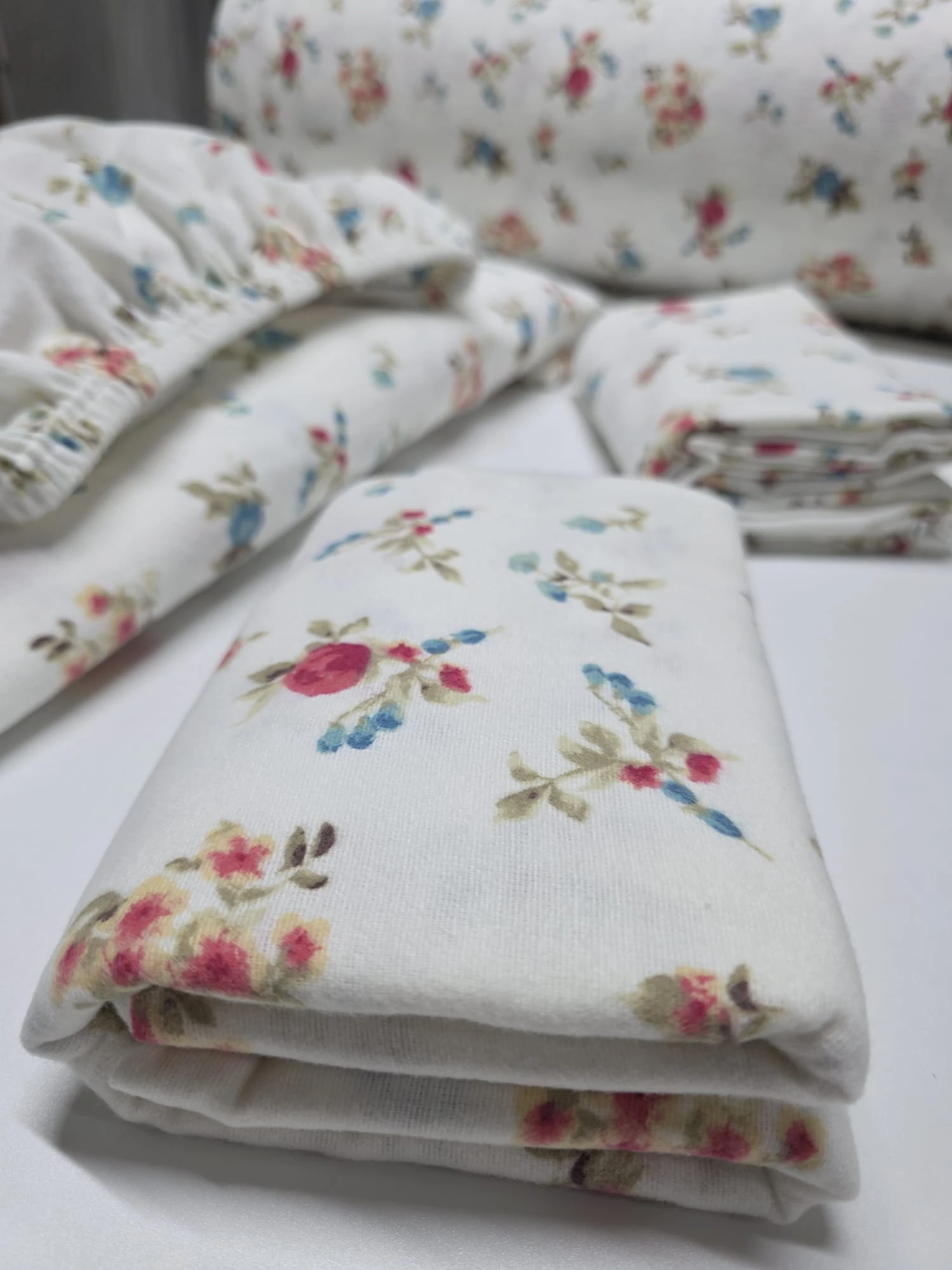 Nostaljik 90'lar Desenleri ile Yumuşak Dokunuş | Pınar Home Collection %100 Pamuk PAZEN Lastikli Çarşaf Seti | Çarşaf & Yastık Kılıfı