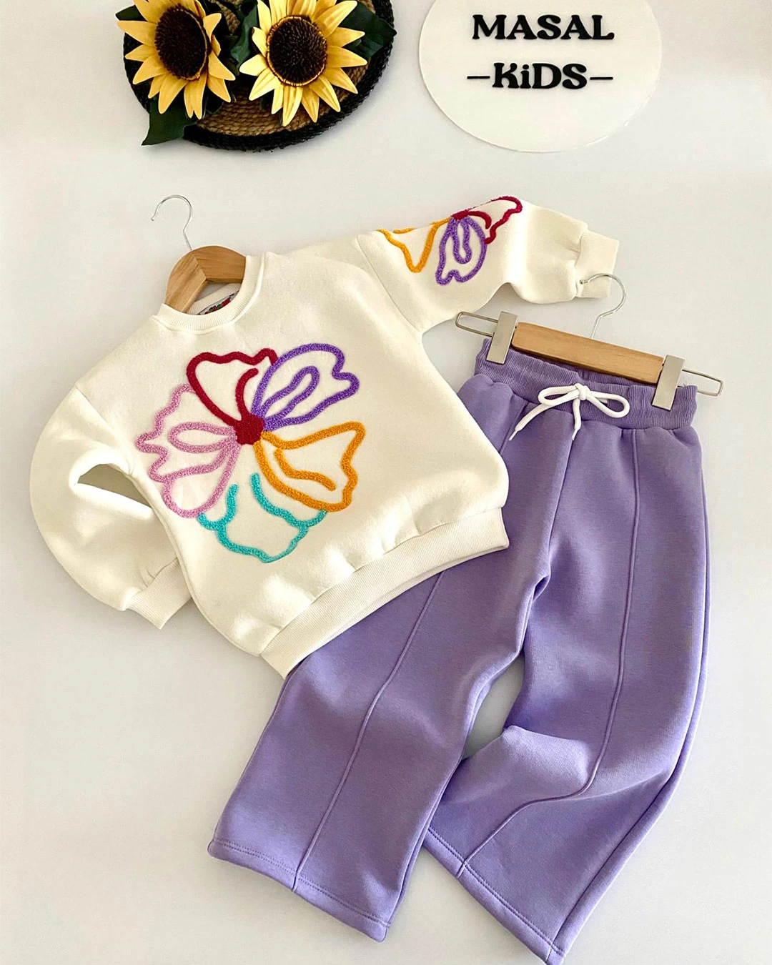 ŞARDONLU BÜYÜK ÇİÇEKLİ KIZ TAKIMI