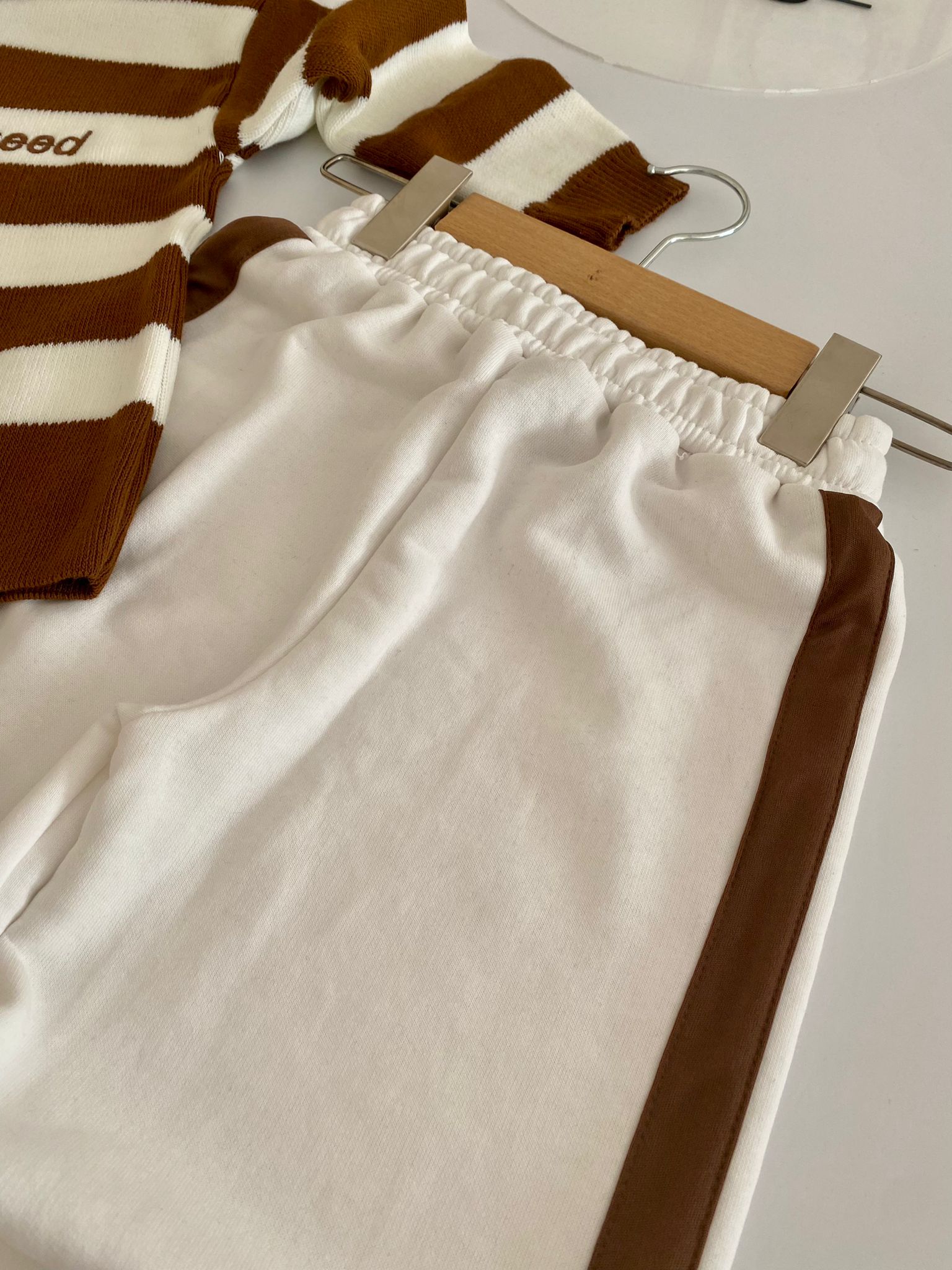 Kahverengi Çizgili Takım