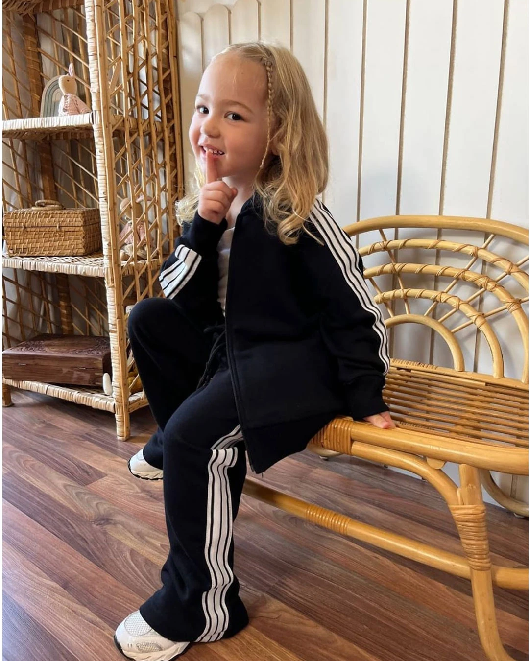 Siyah Çizgili İkili Takım