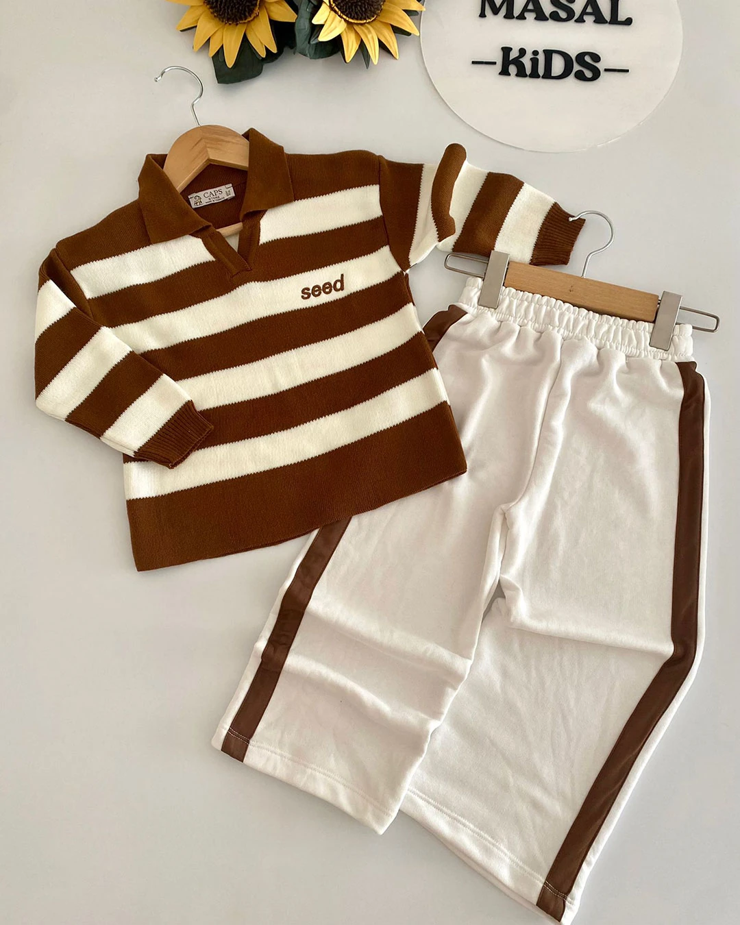 Kahverengi Çizgili Takım