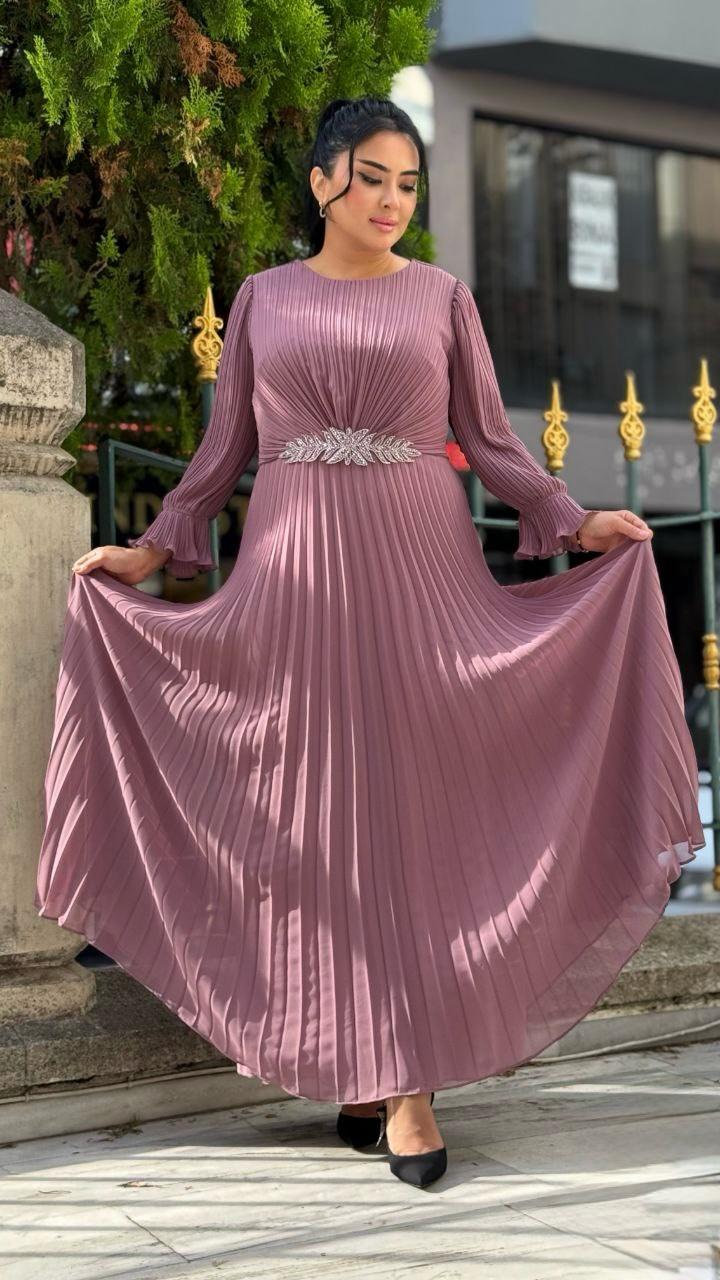 26120 Pliseli Uzun Boy Taş Detaylı Abiye Elbise