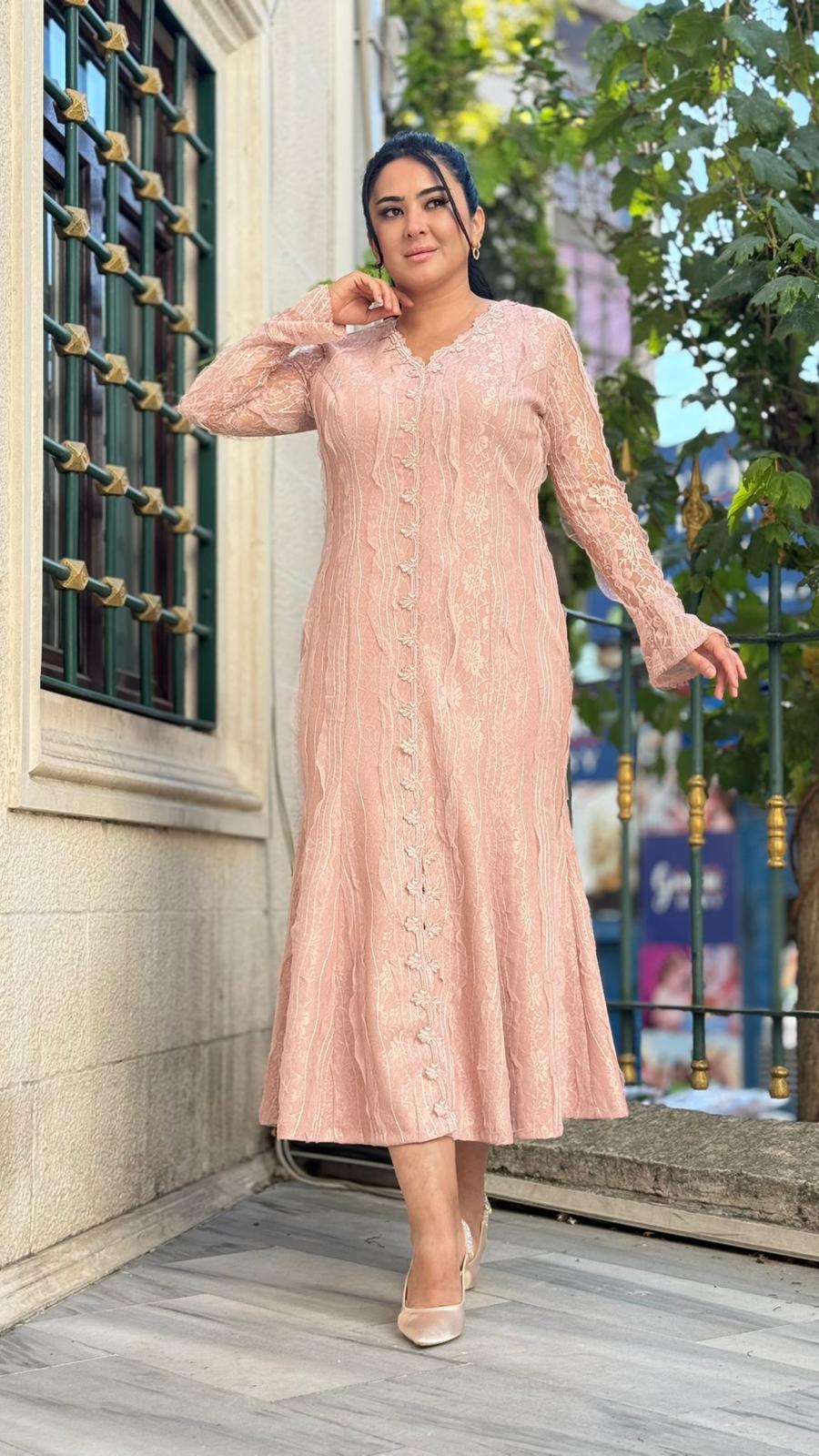 26109 Dantel İşlemeli Yırtmaç Detaylı Uzun Kol Abiye Elbise