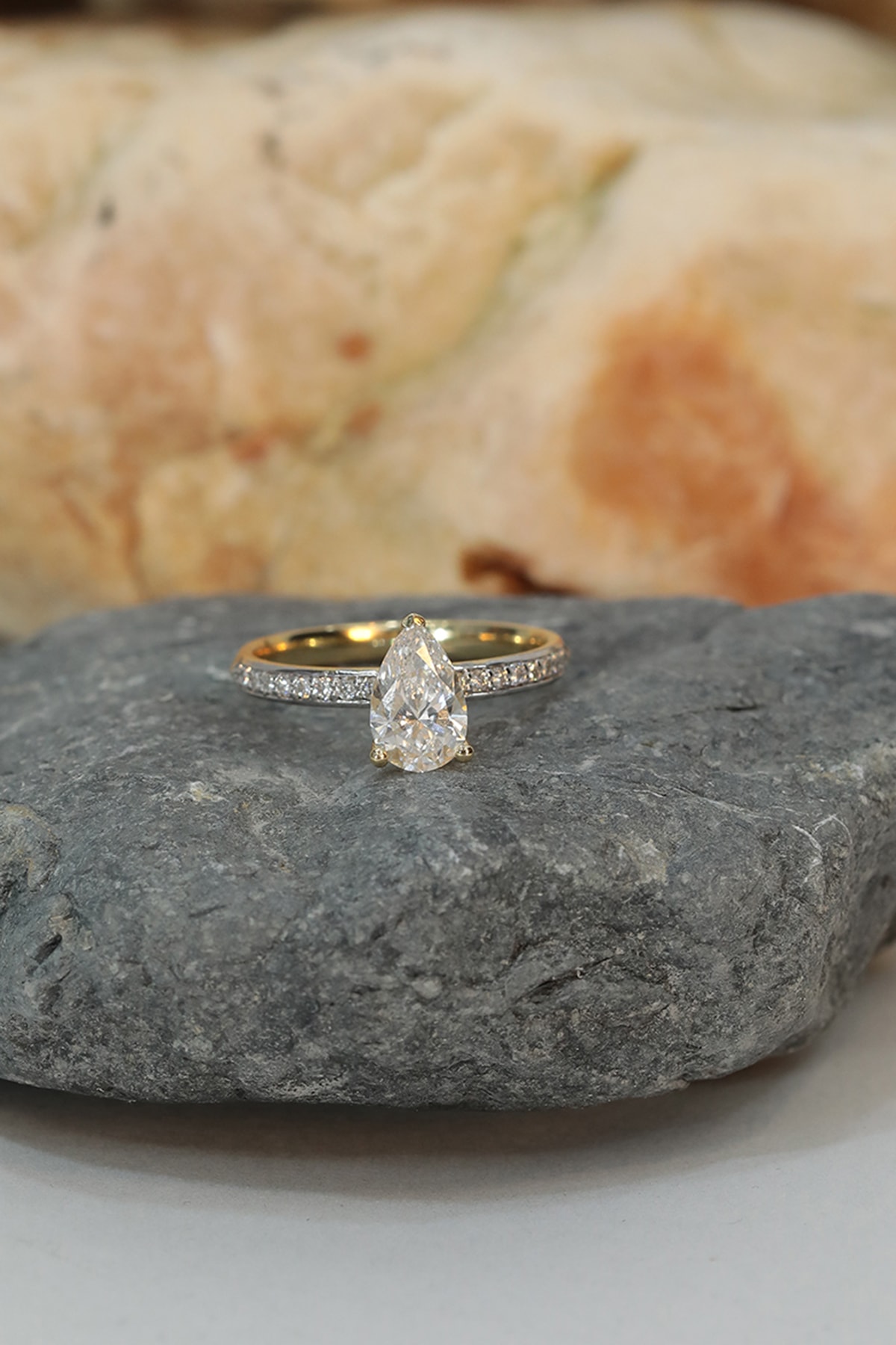 Pear Solitaire Pave Yüzük