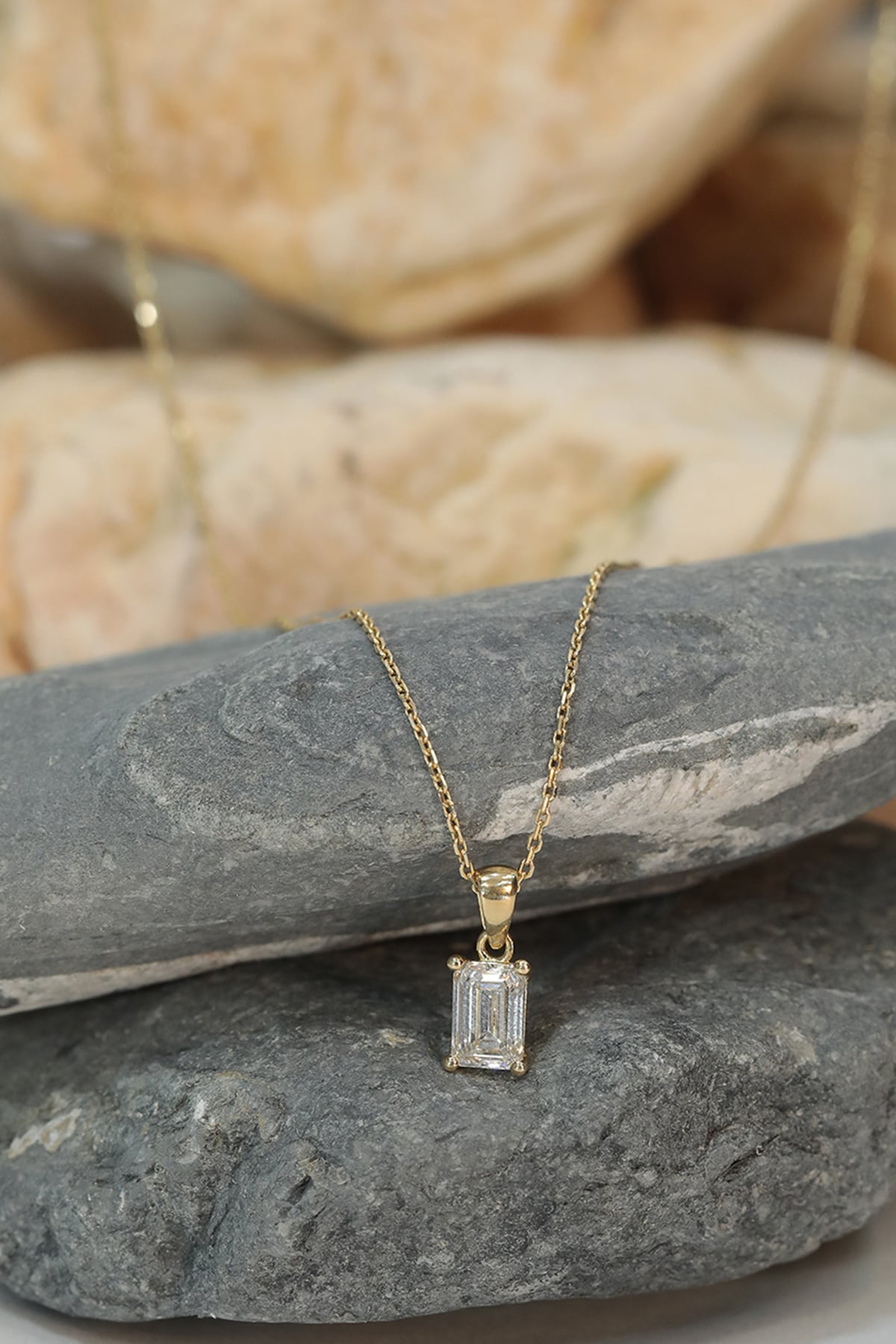 Emerald Tektaş Pırlanta Kolye