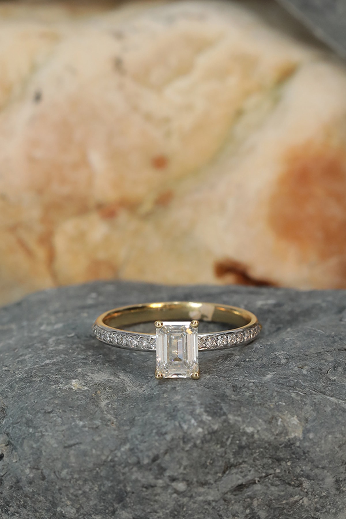 Emerald Solitaire Pave Yüzük
