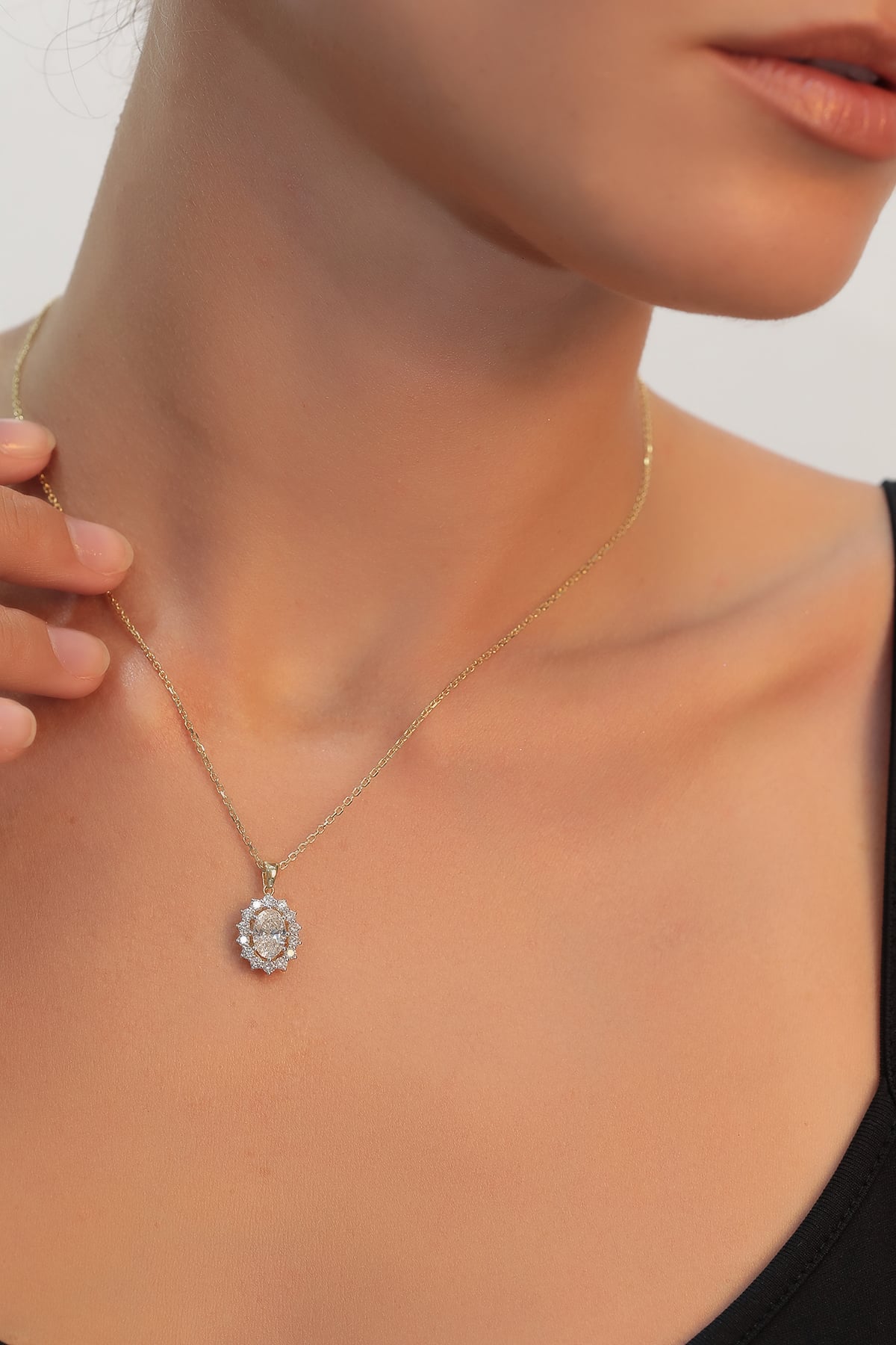 Oval Crown Pırlanta Kolye