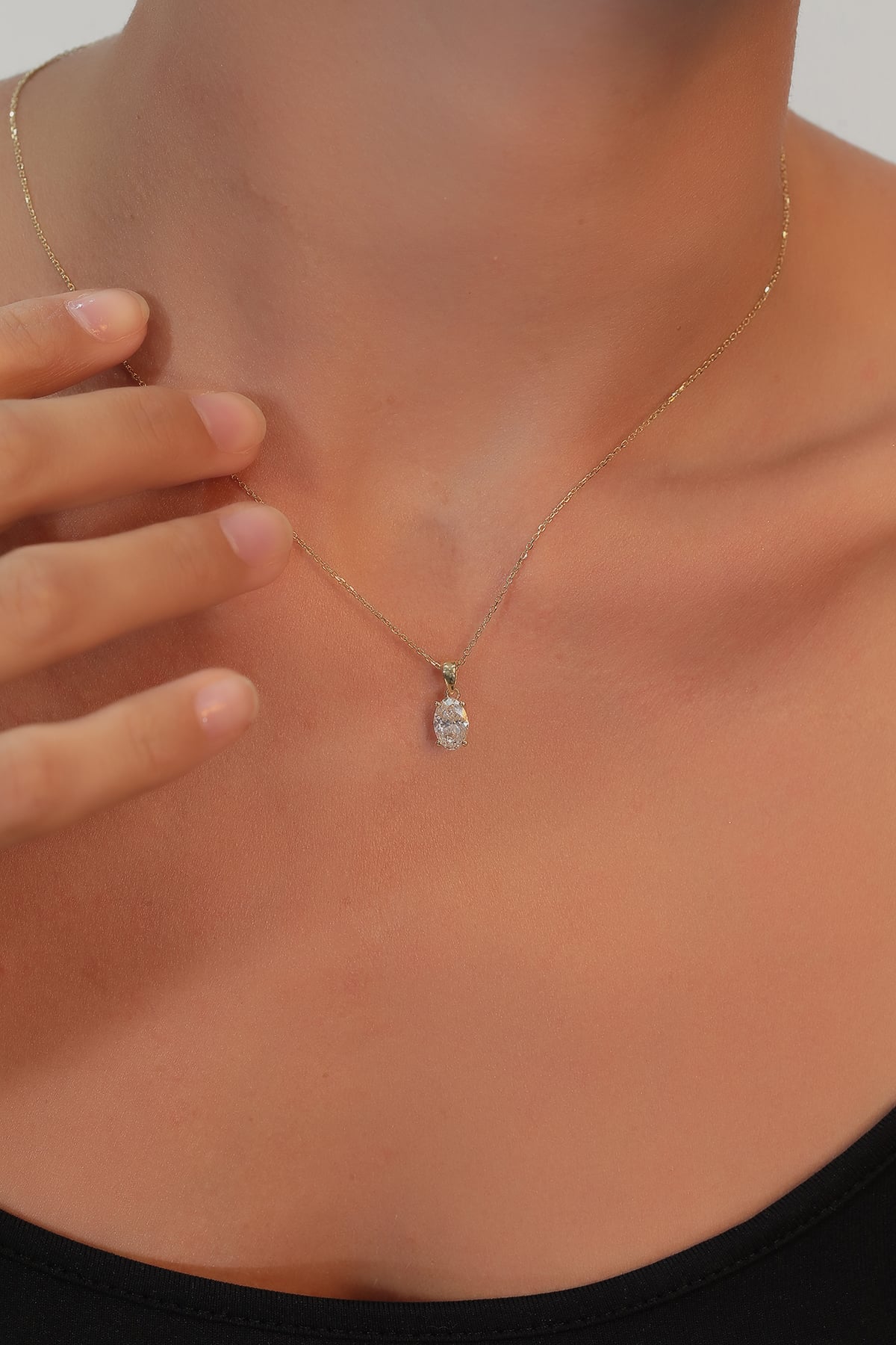 Oval Solitaire Pırlanta Kolye