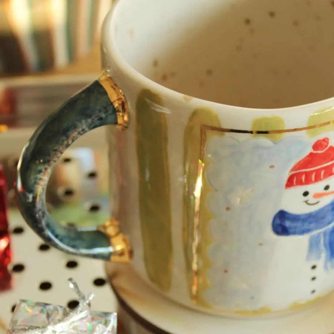 Stoneware çamurunun sır altı boyama tekniği ve sır üstü lüster ile buluşması