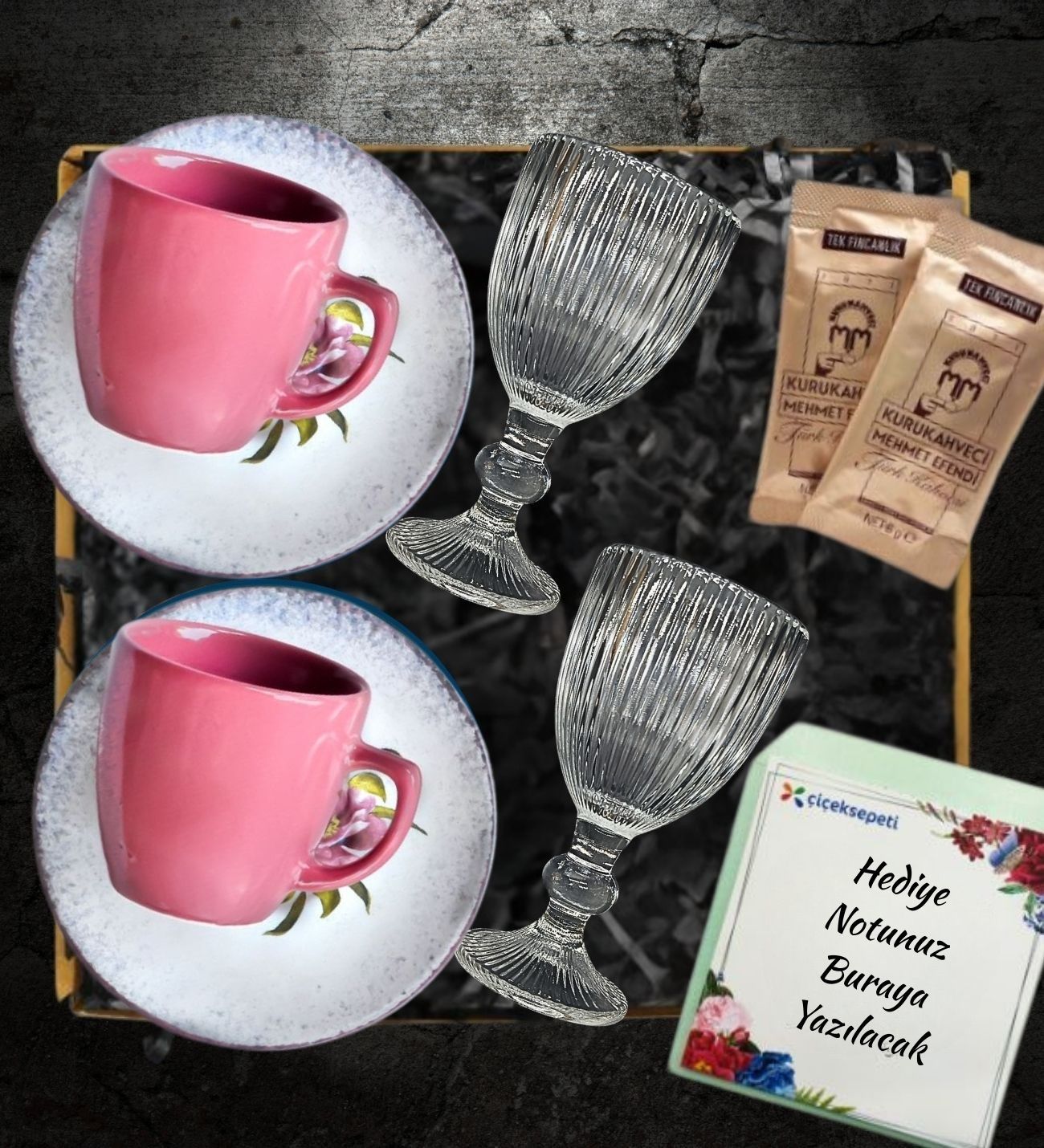 Türk Kahvesi Tutkunları için Özel Günlere Uygun Pembe Hediye Seti