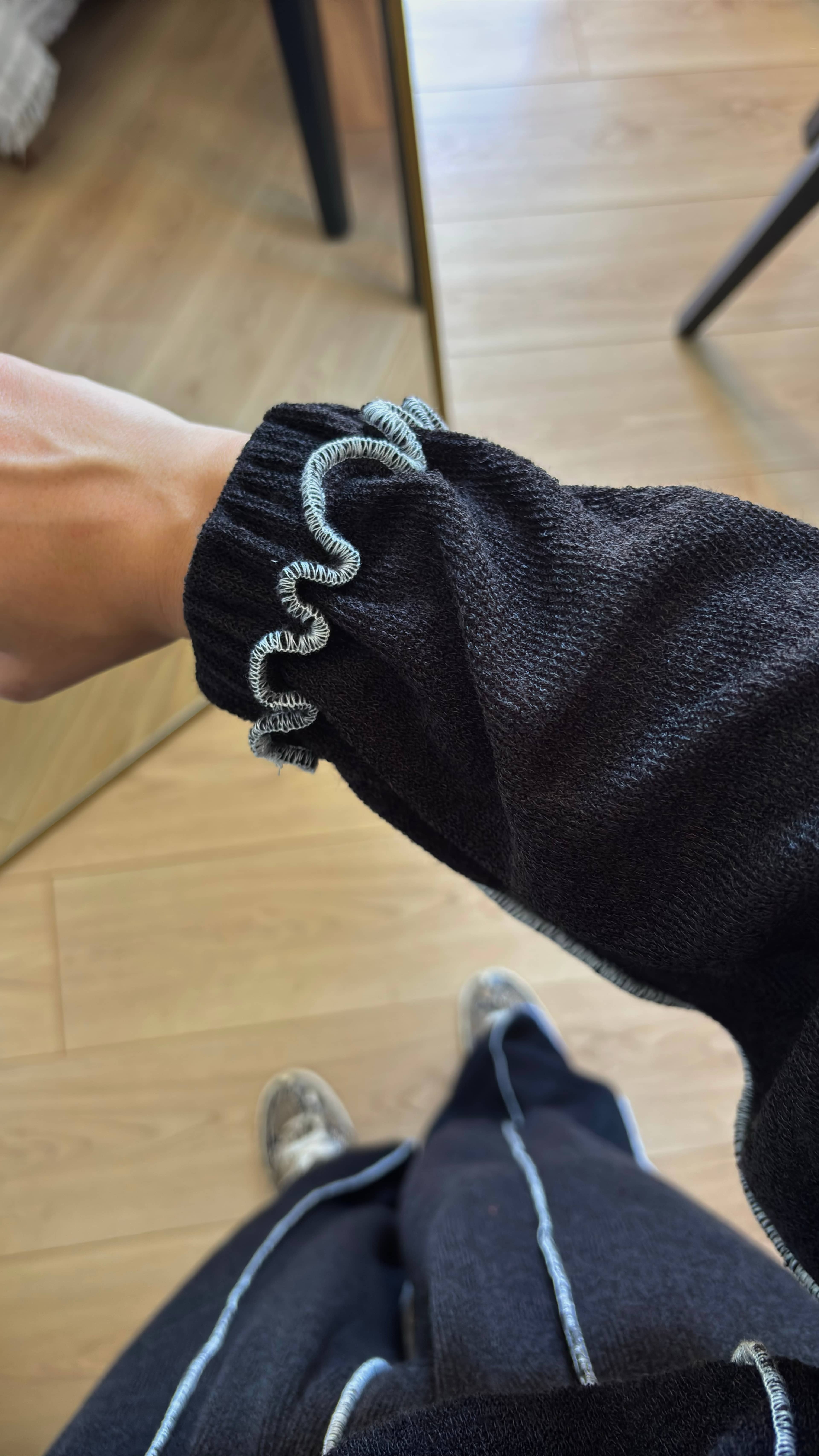 Beyaz Kontrast Detaylı Siyah Triko Takım