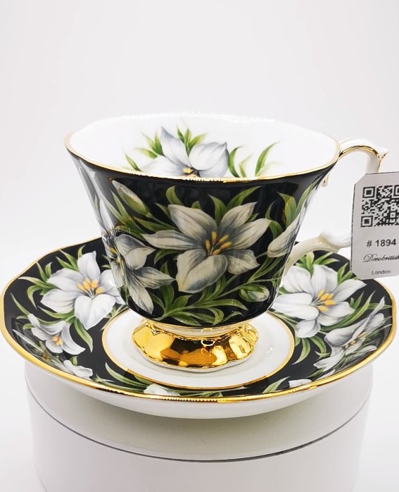 Royal Albert Provincial Flowers serisinin Madonna Lily modeli