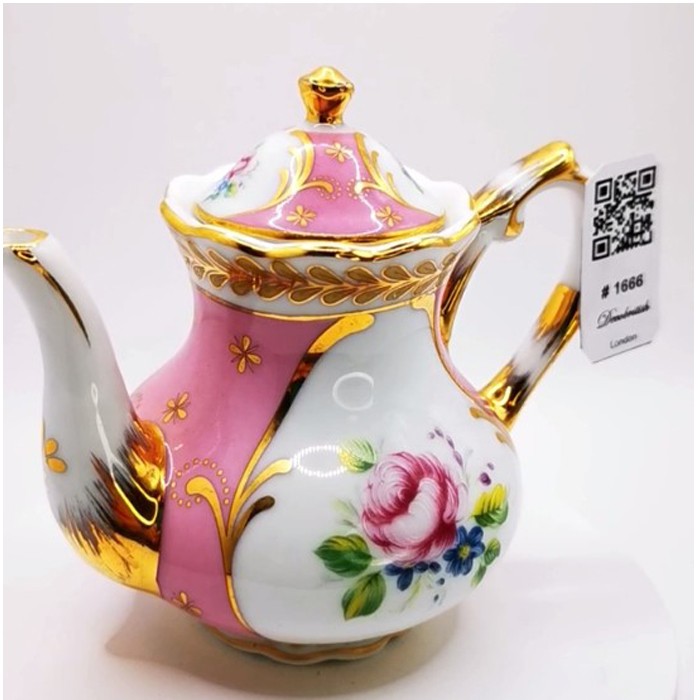 Regal Collectible Miniature Teapot – Elegant Porcelain Decorative Object
