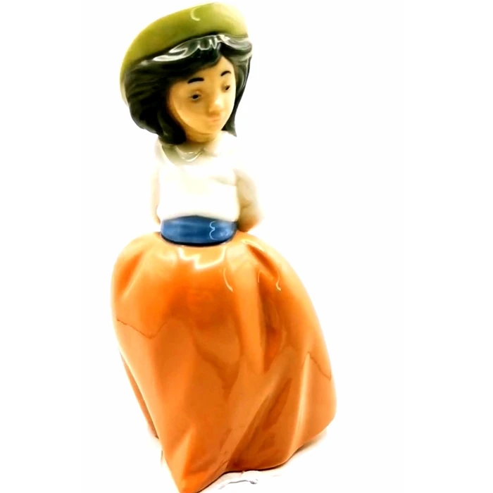 Lladro Nao: Child Clown Figurine Playing the Accordion – 19.5 cm