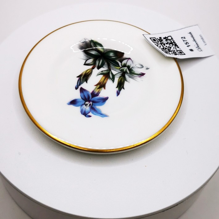 Royal Worcester Miniature Plate – English Elegance, Fine Porcelain, Collectible Piece