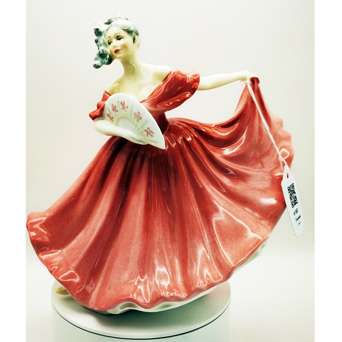 Royal Doulton Elaine Porcelain Figurine – A Collector's Piece Adorned with Elegant Design and Legendary Details