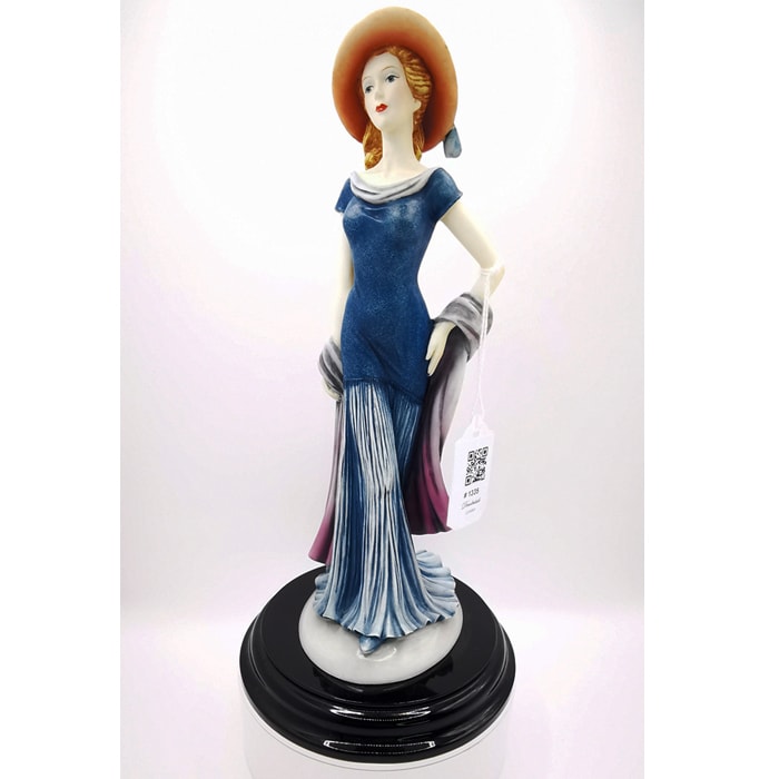 The Leonardo Collection – Mavi Elbiseli Lady Biblo