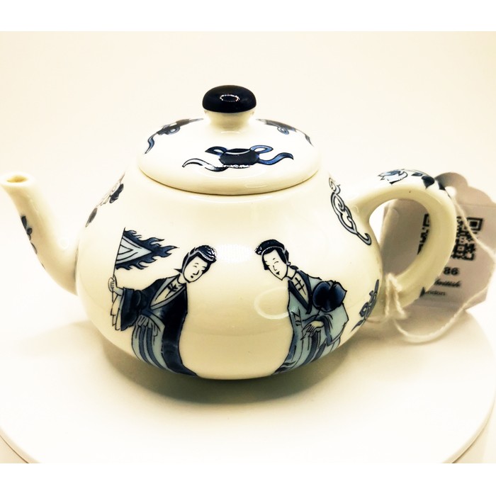 Victoria and Albert Museum Kangxi Teapot – A Graceful and Historic Piece