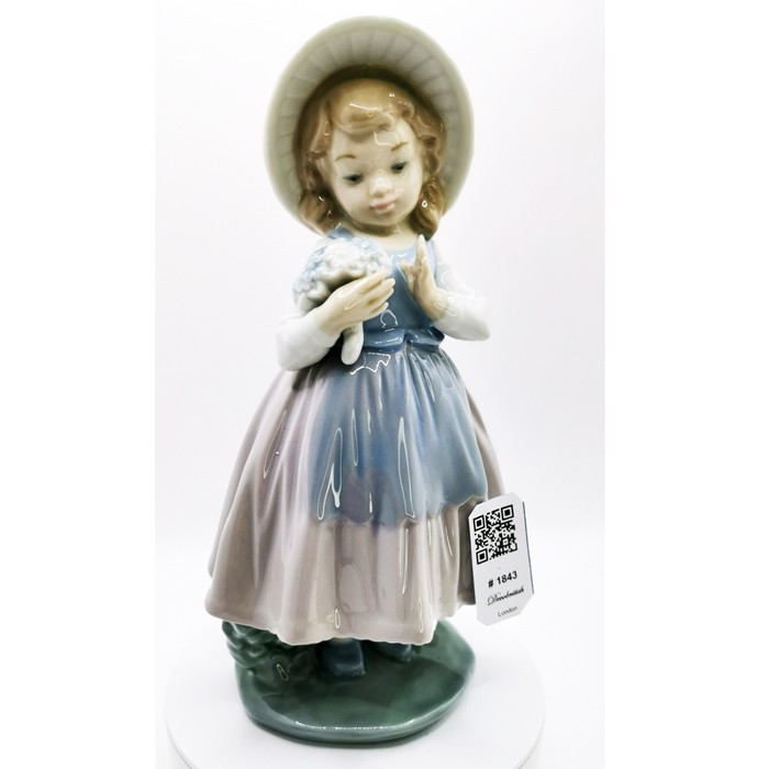 Nao Flower Bouquet Girl Porcelain Figurine - Vintage Elegant Decorative Figurine