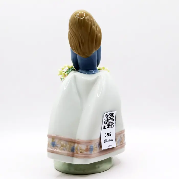 Lladro May Flowers Figurine Model 5467 – Girl with a Basket of