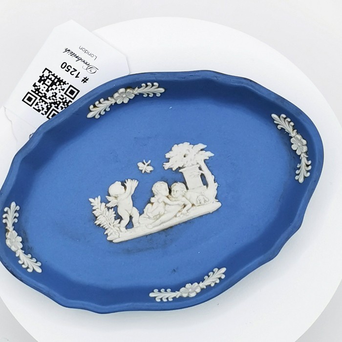Wedgwood Oval Serving Dish – Elegant and Stylish Design